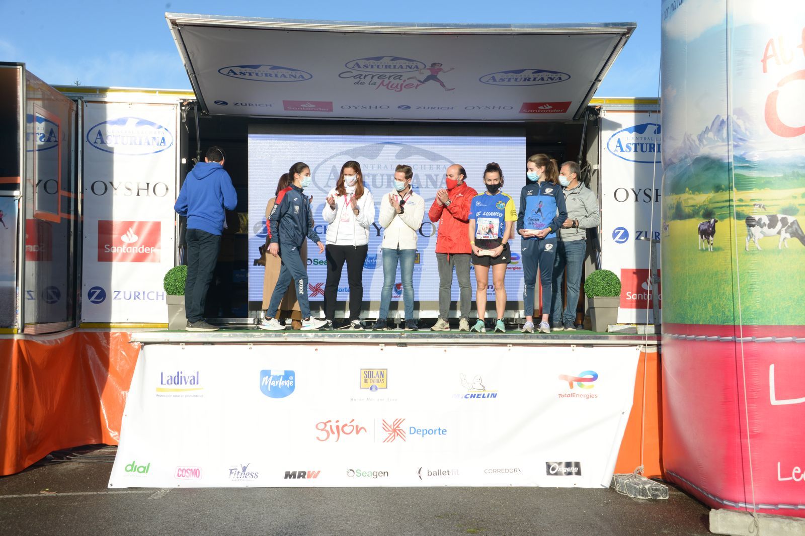 Las mejores fotos de la Carrera de la Mujer Central Lechera Asturiana Gijón 2021 (CEREMONIAS DE PREMIACIÓN / GALERÍA 1)