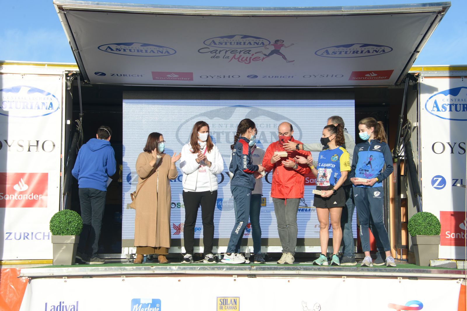 Las mejores fotos de la Carrera de la Mujer Central Lechera Asturiana Gijón 2021 (CEREMONIAS DE PREMIACIÓN / GALERÍA 1)