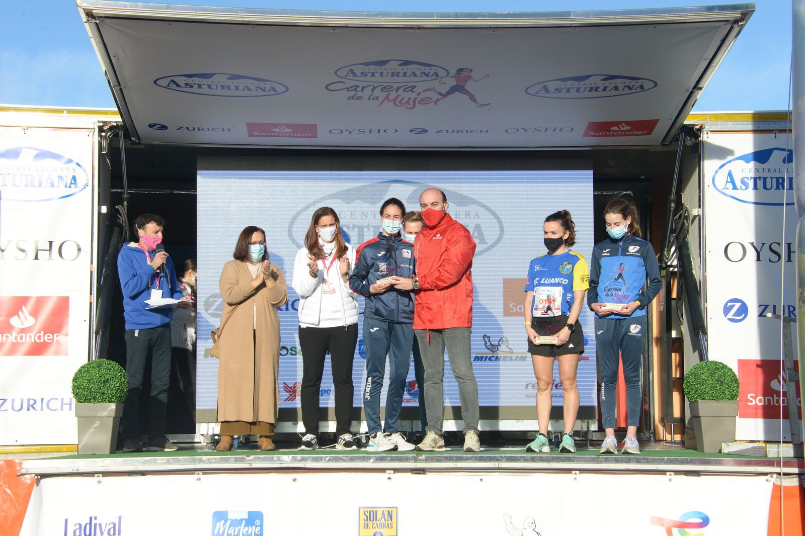Las mejores fotos de la Carrera de la Mujer Central Lechera Asturiana Gijón 2021 (CEREMONIAS DE PREMIACIÓN / GALERÍA 1)