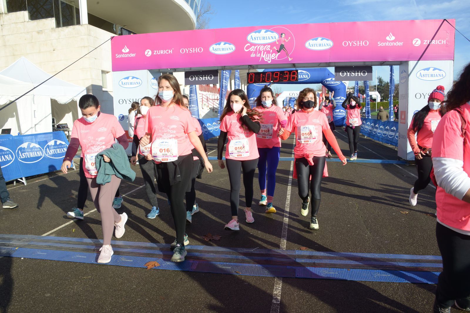 Las mejores fotos de la Carrera de la Mujer Central Lechera Asturiana Gijón 2021 (CEREMONIAS DE PREMIACIÓN / GALERÍA 2)