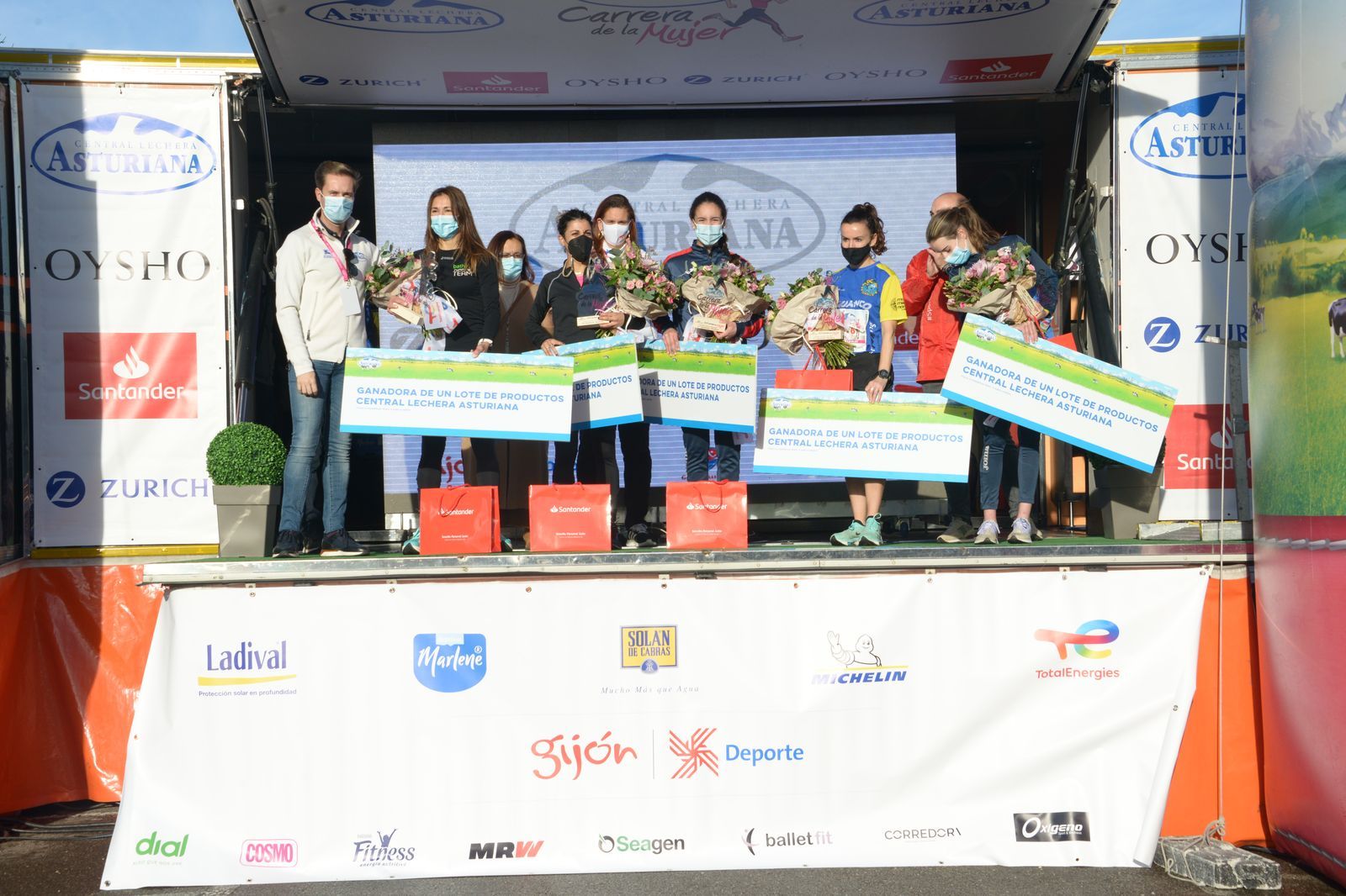 Las mejores fotos de la Carrera de la Mujer Central Lechera Asturiana Gijón 2021 (CEREMONIAS DE PREMIACIÓN / GALERÍA 2)