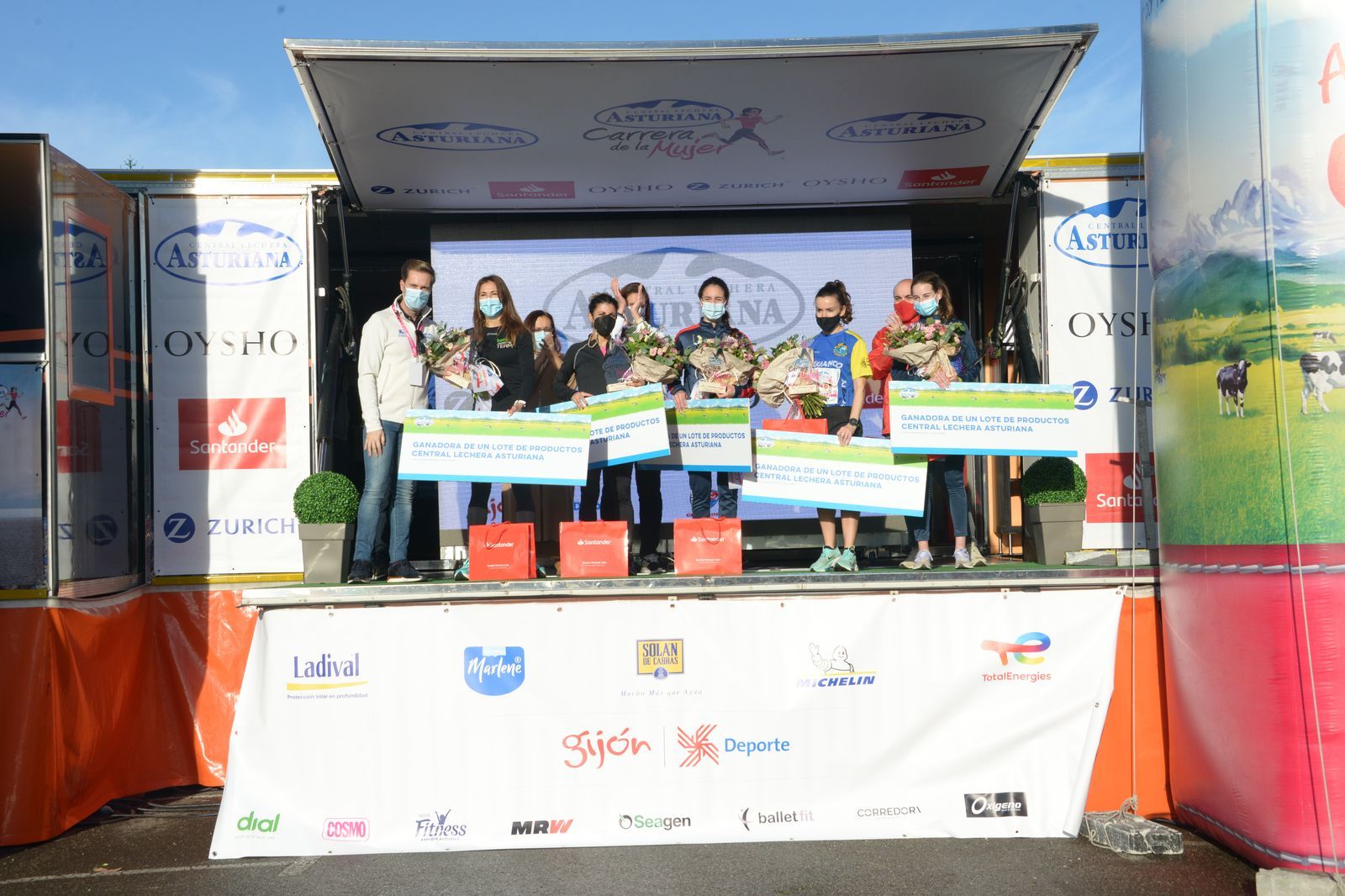 Las mejores fotos de la Carrera de la Mujer Central Lechera Asturiana Gijón 2021 (CEREMONIAS DE PREMIACIÓN / GALERÍA 2)