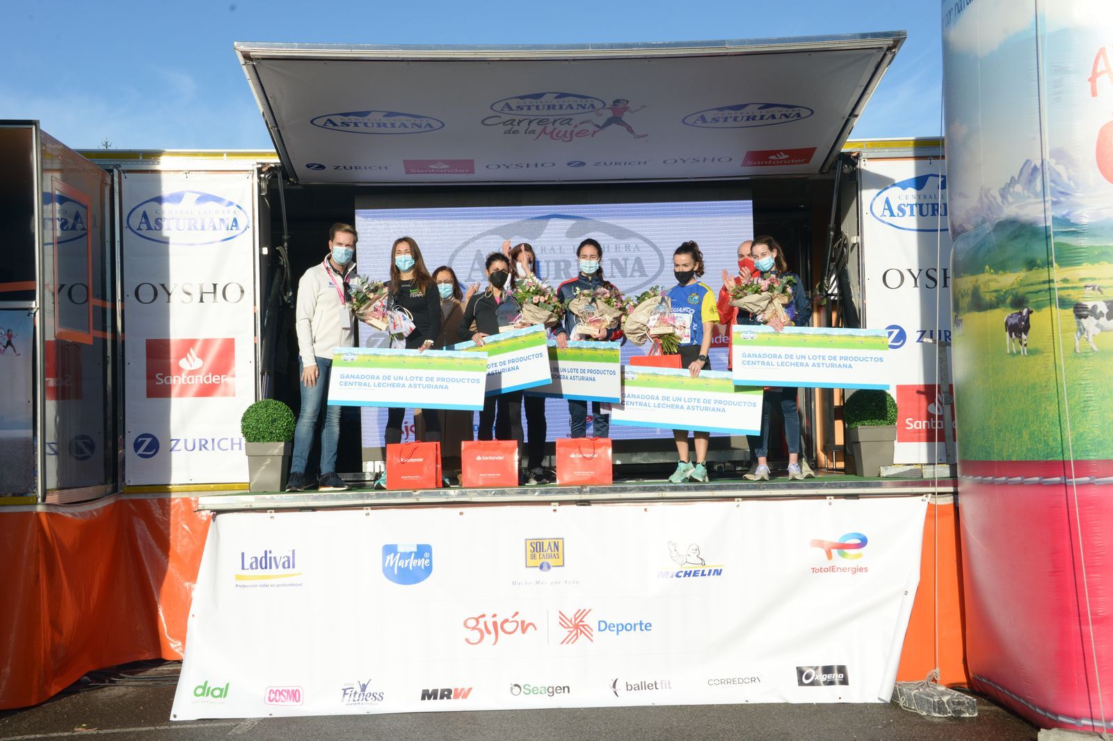 Las mejores fotos de la Carrera de la Mujer Central Lechera Asturiana Gijón 2021 (CEREMONIAS DE PREMIACIÓN / GALERÍA 2)