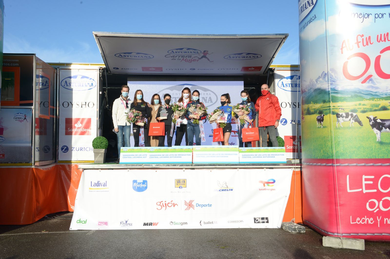 Las mejores fotos de la Carrera de la Mujer Central Lechera Asturiana Gijón 2021 (CEREMONIAS DE PREMIACIÓN / GALERÍA 2)