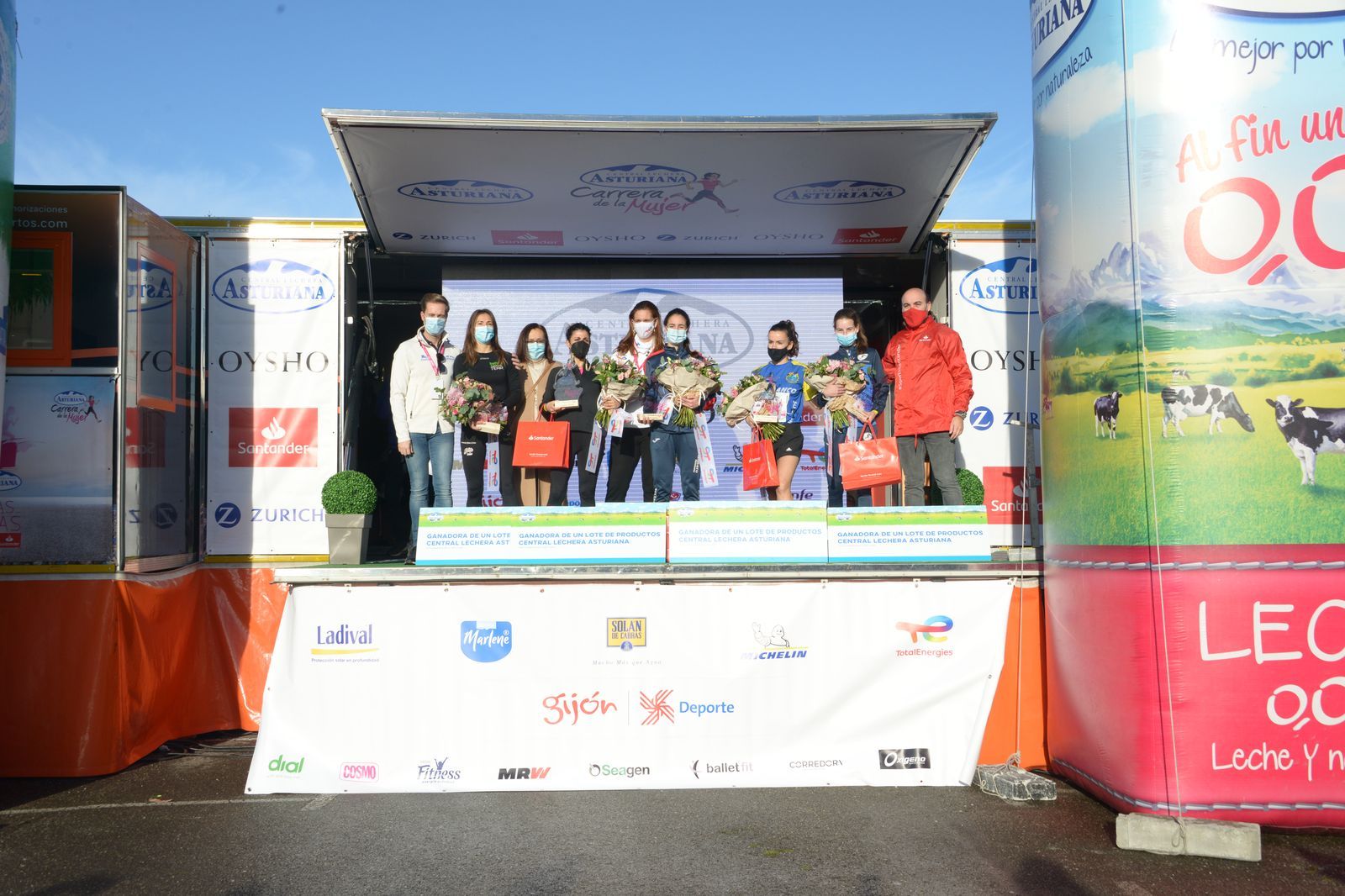 Las mejores fotos de la Carrera de la Mujer Central Lechera Asturiana Gijón 2021 (CEREMONIAS DE PREMIACIÓN / GALERÍA 2)