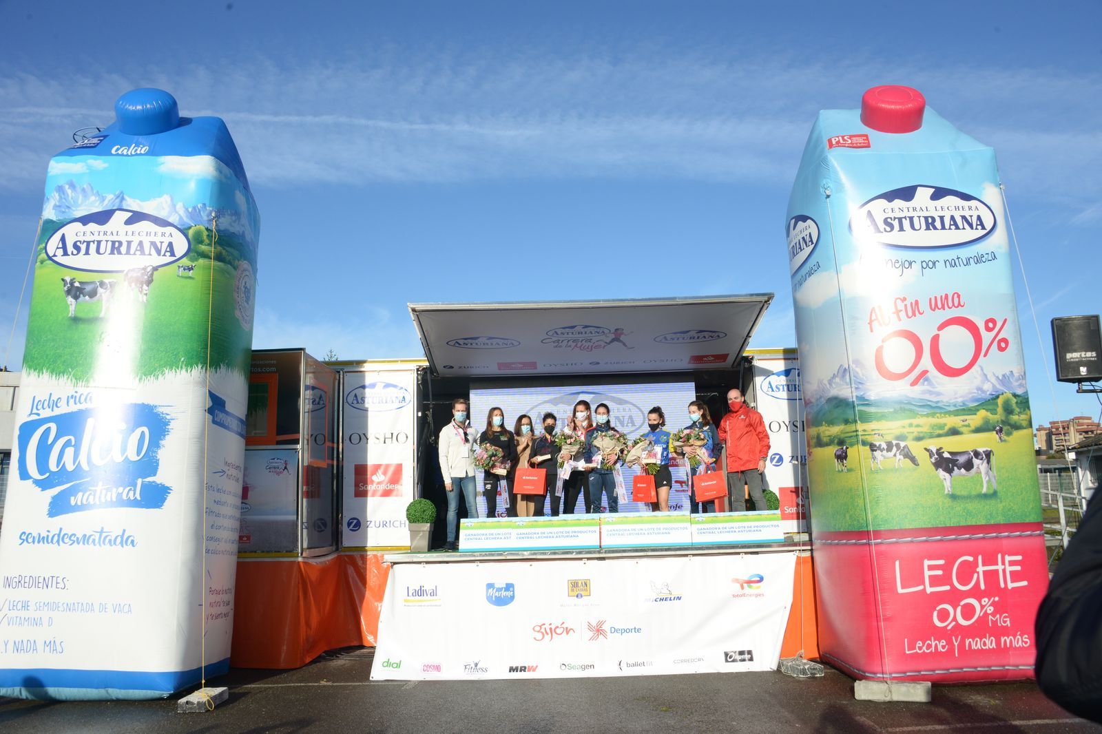 Las mejores fotos de la Carrera de la Mujer Central Lechera Asturiana Gijón 2021 (CEREMONIAS DE PREMIACIÓN / GALERÍA 2)