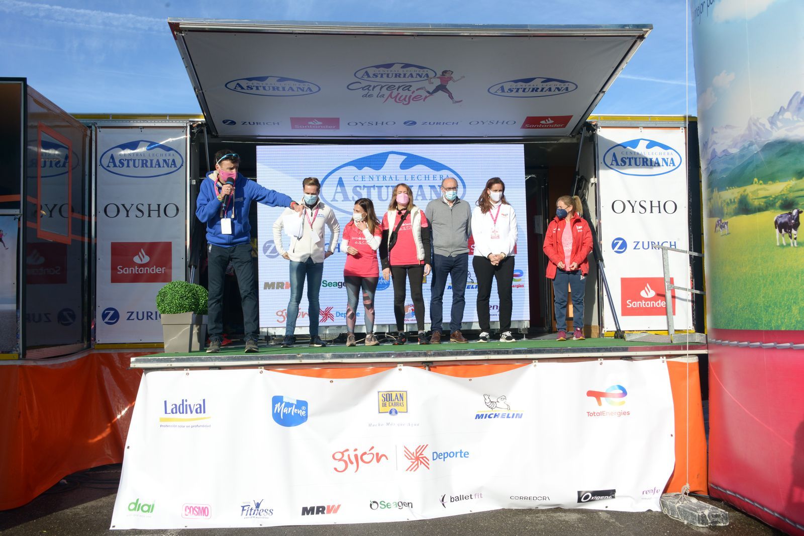 Las mejores fotos de la Carrera de la Mujer Central Lechera Asturiana Gijón 2021 (CEREMONIAS DE PREMIACIÓN / GALERÍA 3)