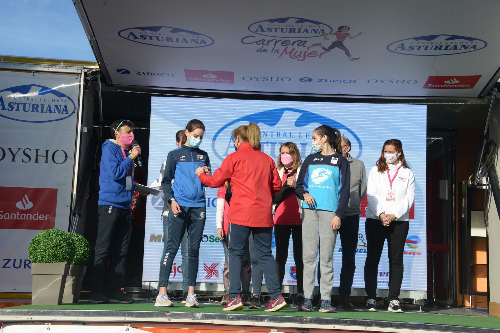 Las mejores fotos de la Carrera de la Mujer Central Lechera Asturiana Gijón 2021 (CEREMONIAS DE PREMIACIÓN / GALERÍA 3)