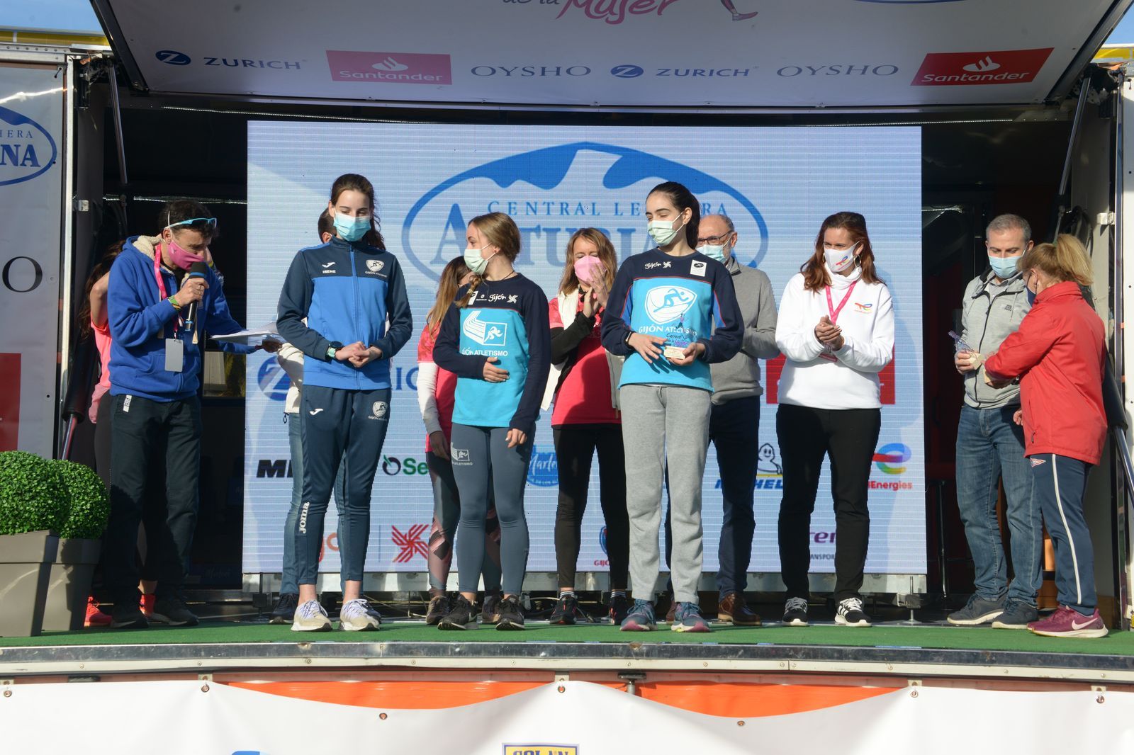 Las mejores fotos de la Carrera de la Mujer Central Lechera Asturiana Gijón 2021 (CEREMONIAS DE PREMIACIÓN / GALERÍA 3)