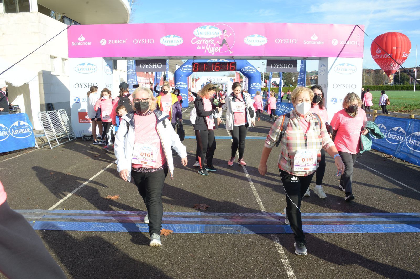 Las mejores fotos de la Carrera de la Mujer Central Lechera Asturiana Gijón 2021 (CEREMONIAS DE PREMIACIÓN / GALERÍA 3)