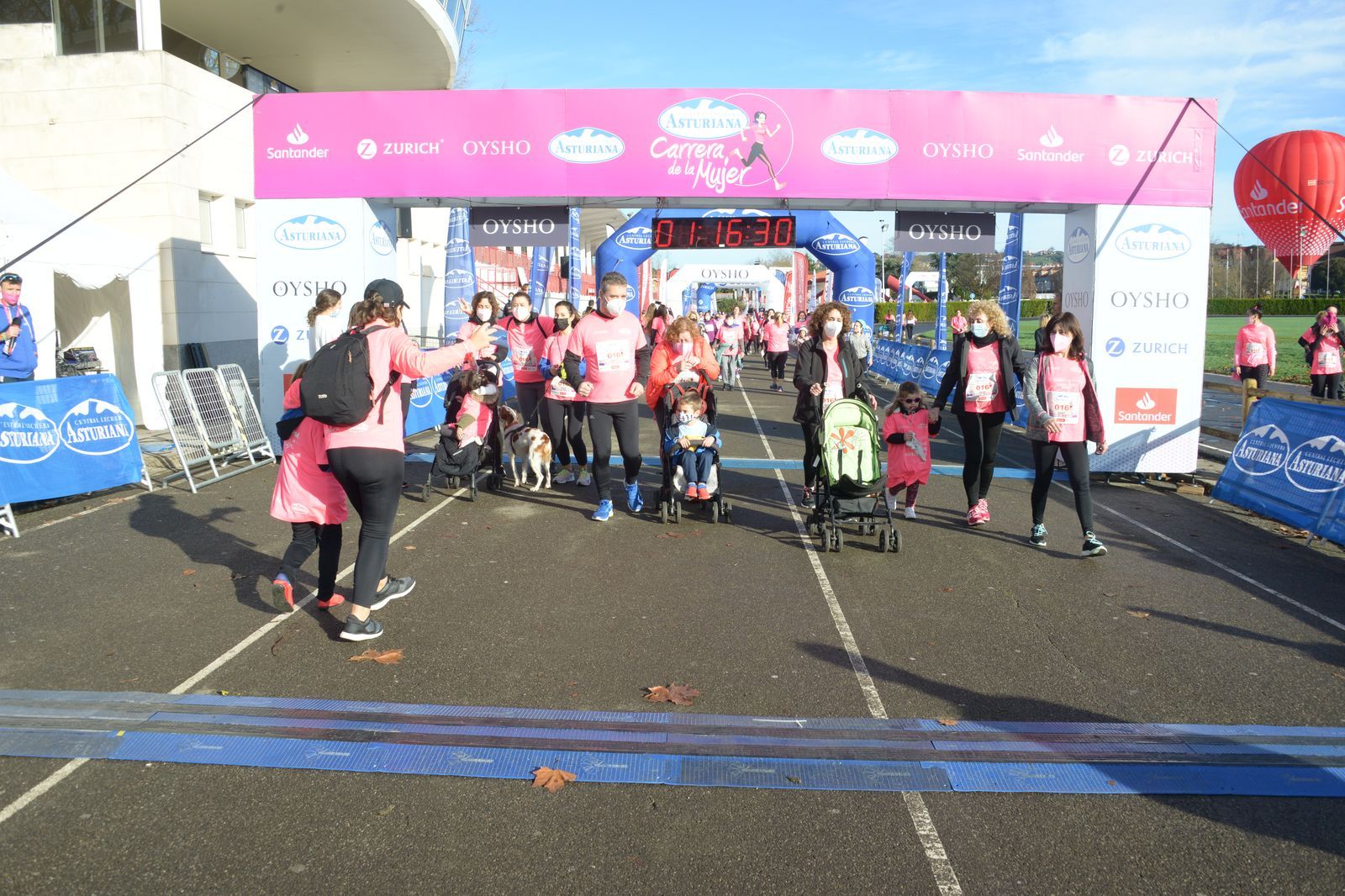 Las mejores fotos de la Carrera de la Mujer Central Lechera Asturiana Gijón 2021 (CEREMONIAS DE PREMIACIÓN / GALERÍA 3)