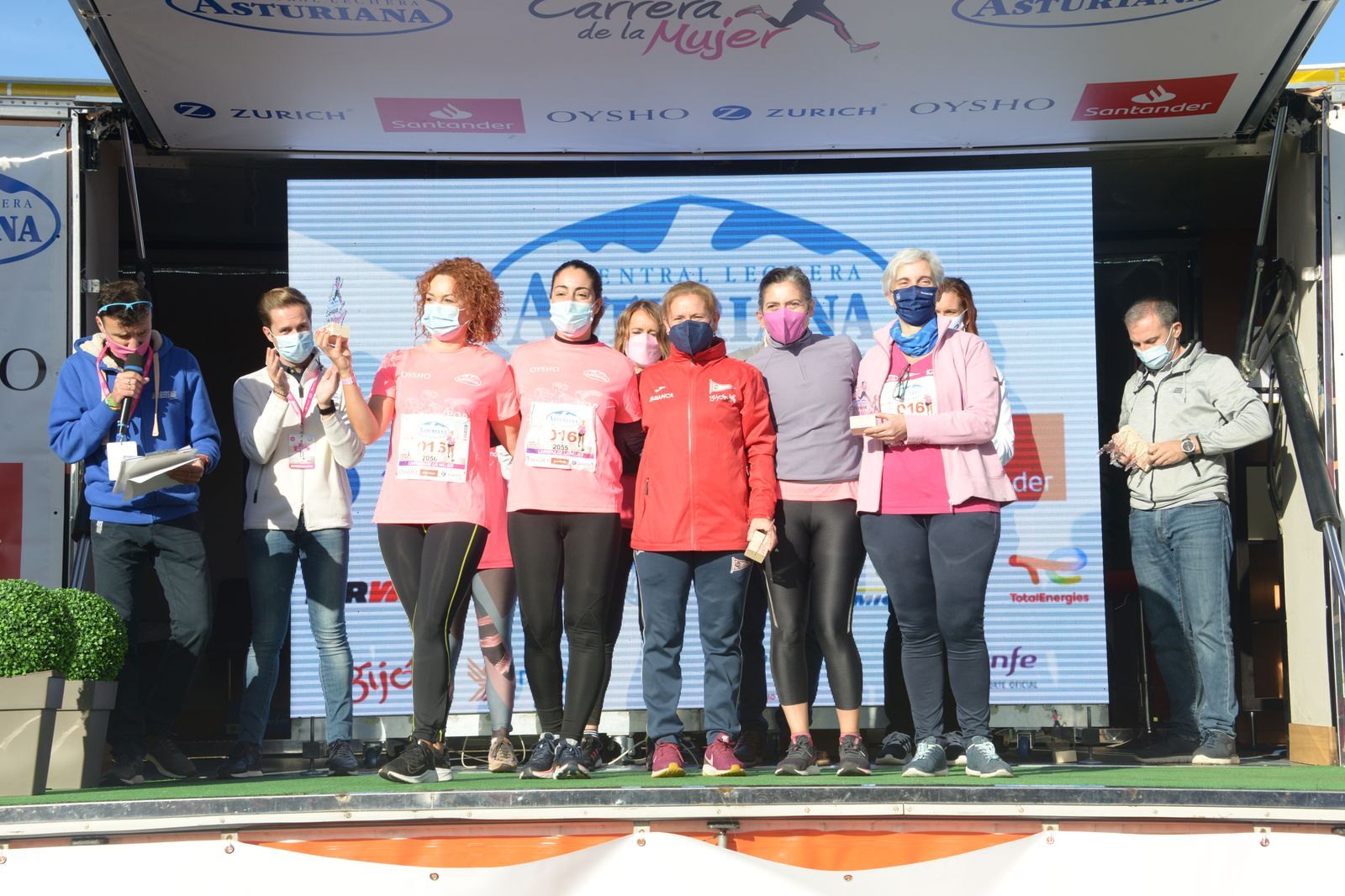 Las mejores fotos de la Carrera de la Mujer Central Lechera Asturiana Gijón 2021 (CEREMONIAS DE PREMIACIÓN / GALERÍA 4)