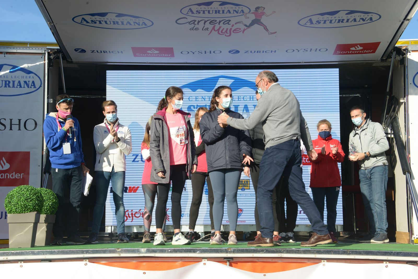 Las mejores fotos de la Carrera de la Mujer Central Lechera Asturiana Gijón 2021 (CEREMONIAS DE PREMIACIÓN / GALERÍA 4)