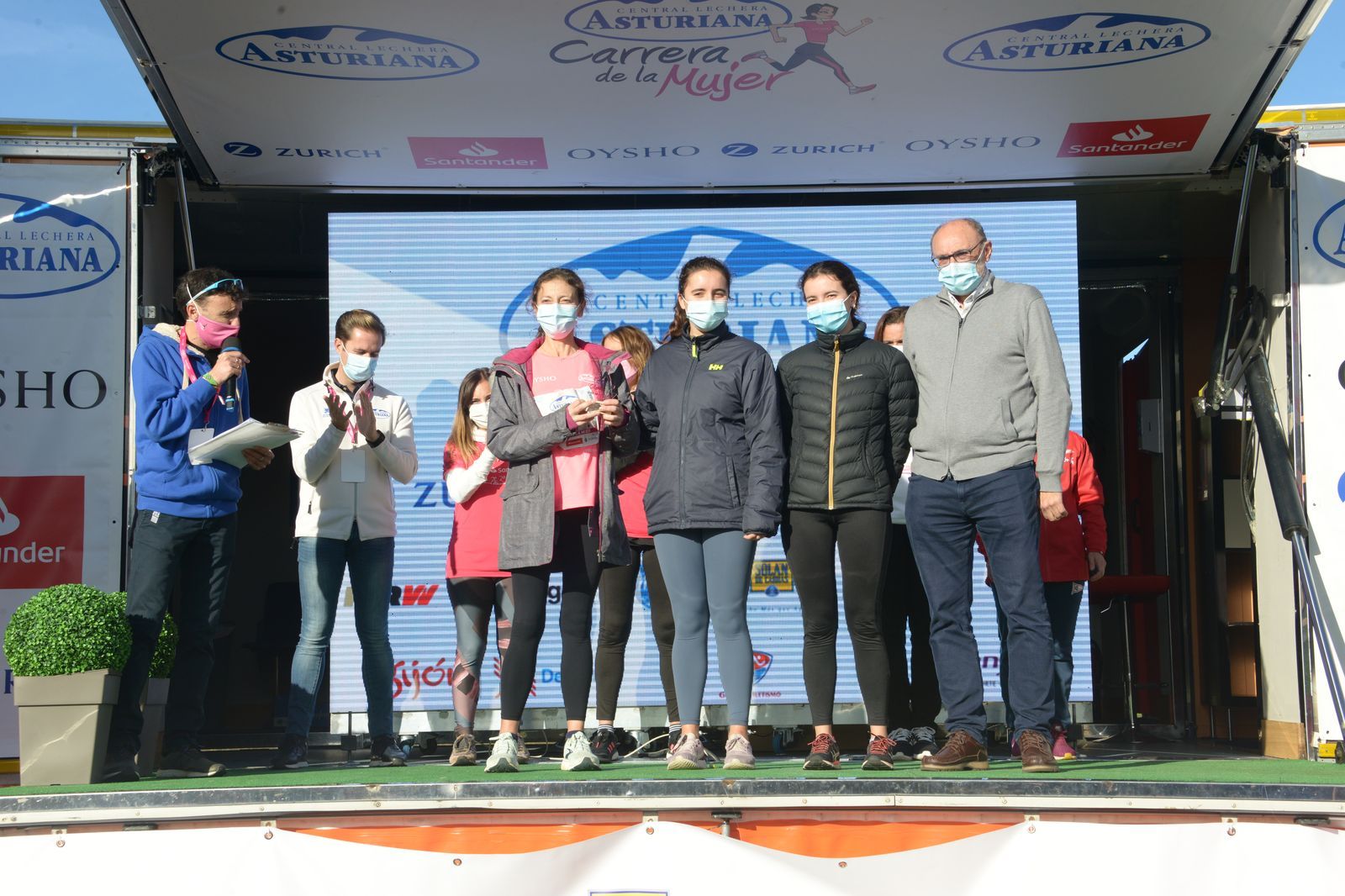 Las mejores fotos de la Carrera de la Mujer Central Lechera Asturiana Gijón 2021 (CEREMONIAS DE PREMIACIÓN / GALERÍA 4)