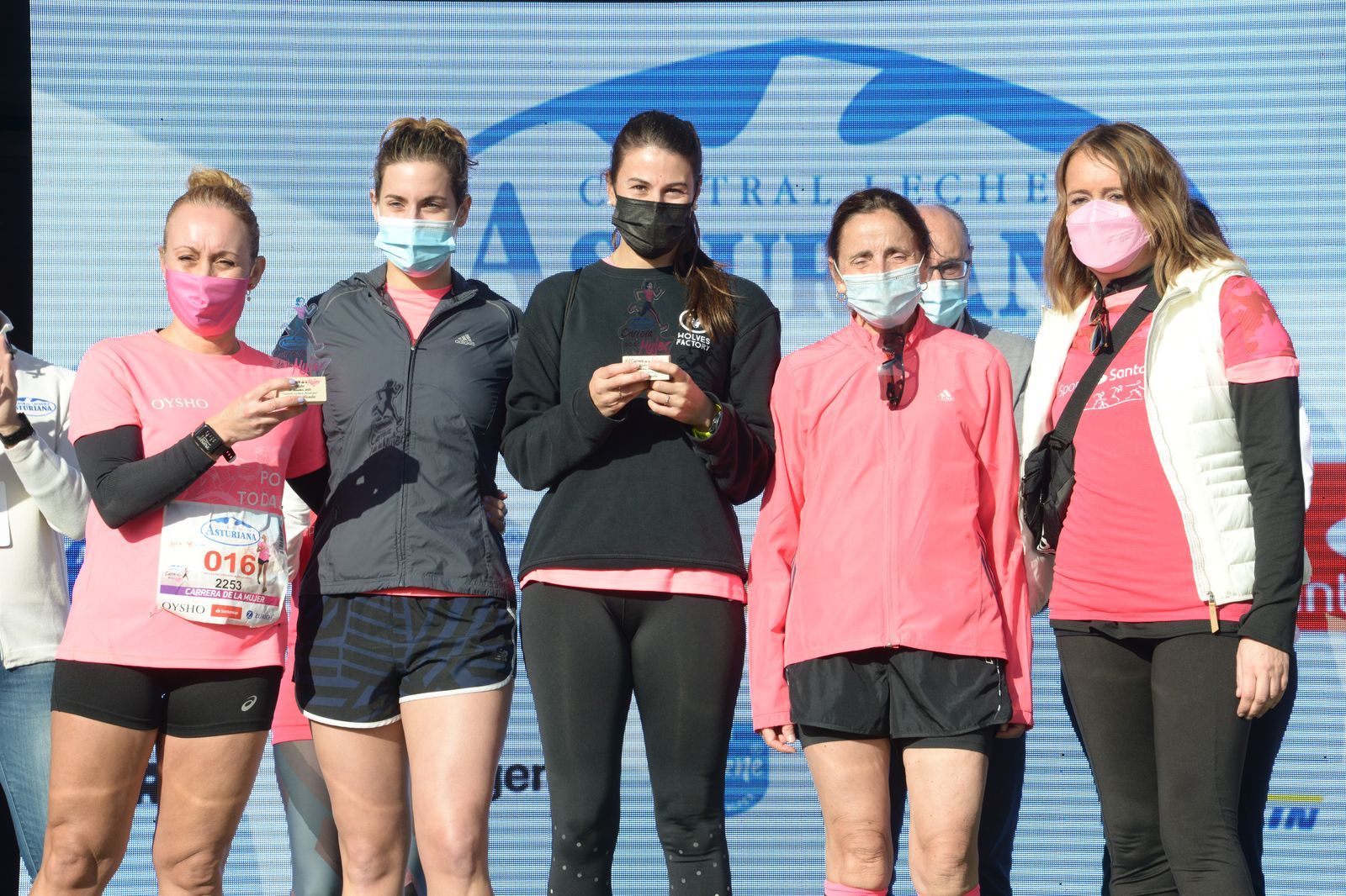 Las mejores fotos de la Carrera de la Mujer Central Lechera Asturiana Gijón 2021 (CEREMONIAS DE PREMIACIÓN / GALERÍA 4)