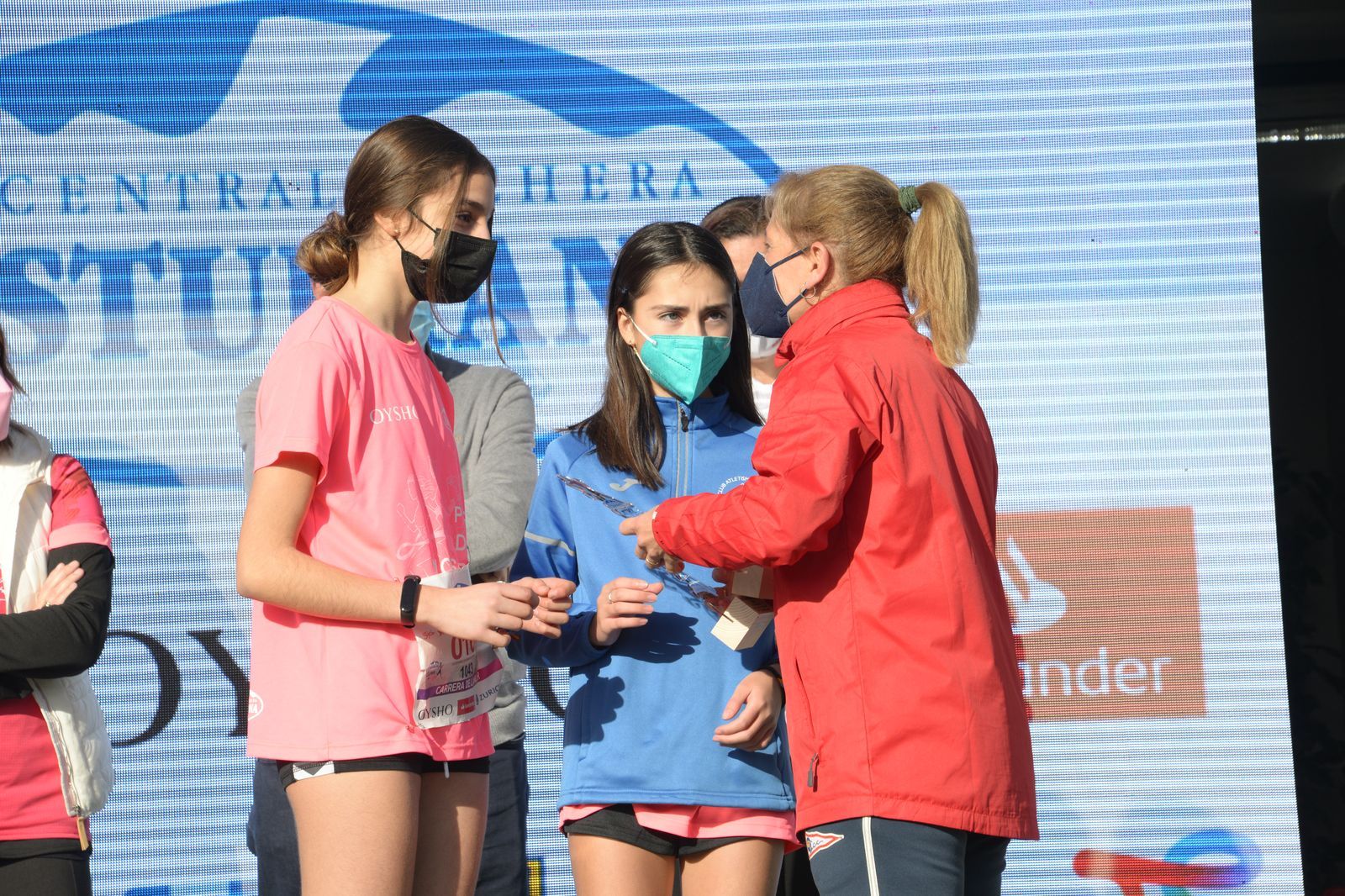 Las mejores fotos de la Carrera de la Mujer Central Lechera Asturiana Gijón 2021 (CEREMONIAS DE PREMIACIÓN / GALERÍA 4)
