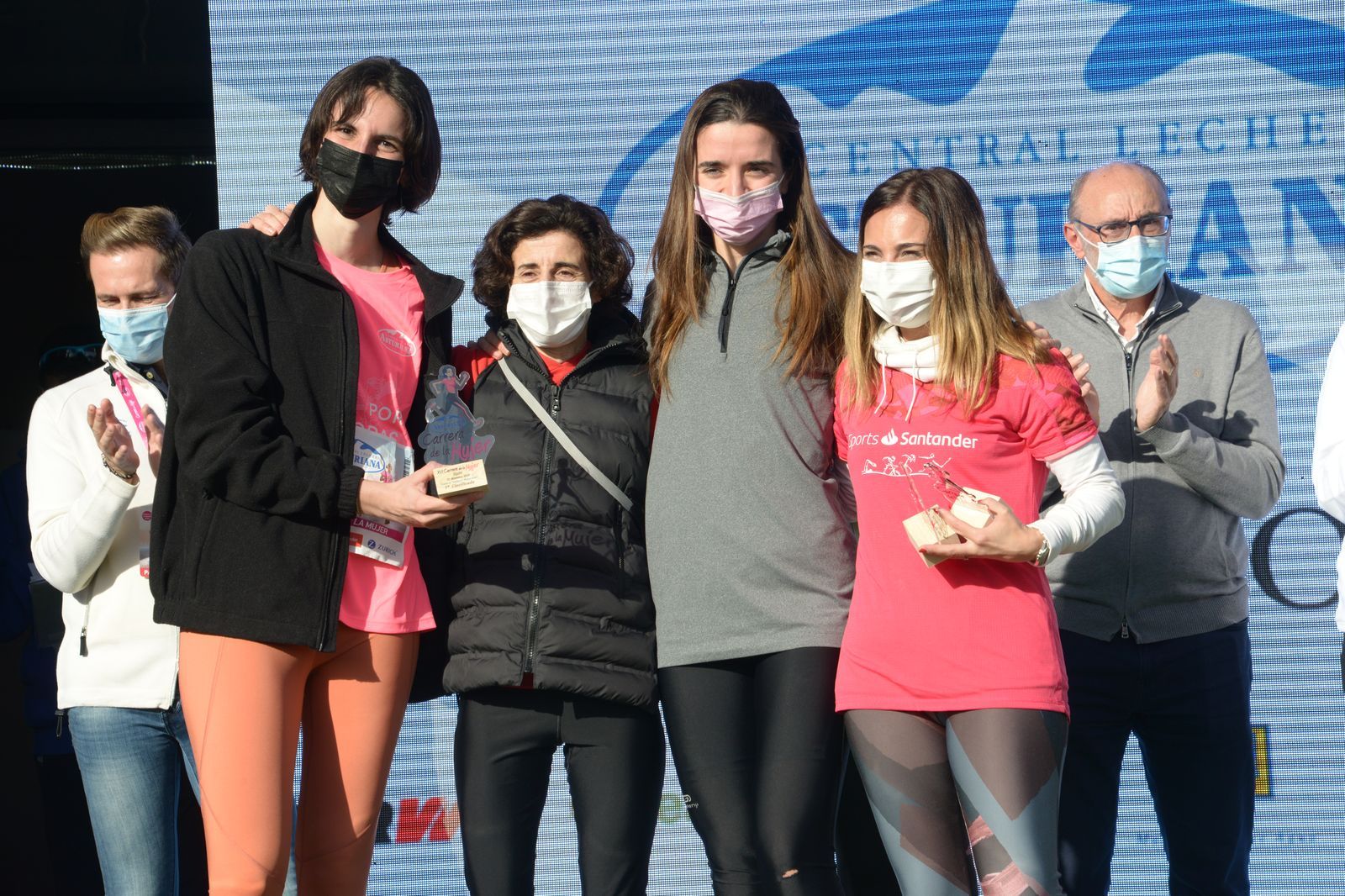 Las mejores fotos de la Carrera de la Mujer Central Lechera Asturiana Gijón 2021 (CEREMONIAS DE PREMIACIÓN / GALERÍA 4)