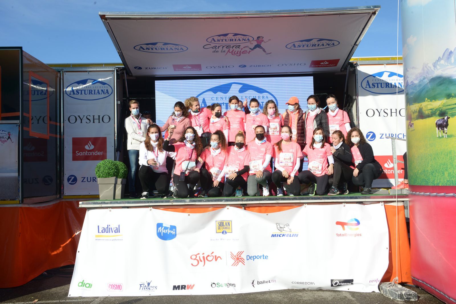 Las mejores fotos de la Carrera de la Mujer Central Lechera Asturiana Gijón 2021 (CEREMONIAS DE PREMIACIÓN / GALERÍA 4)
