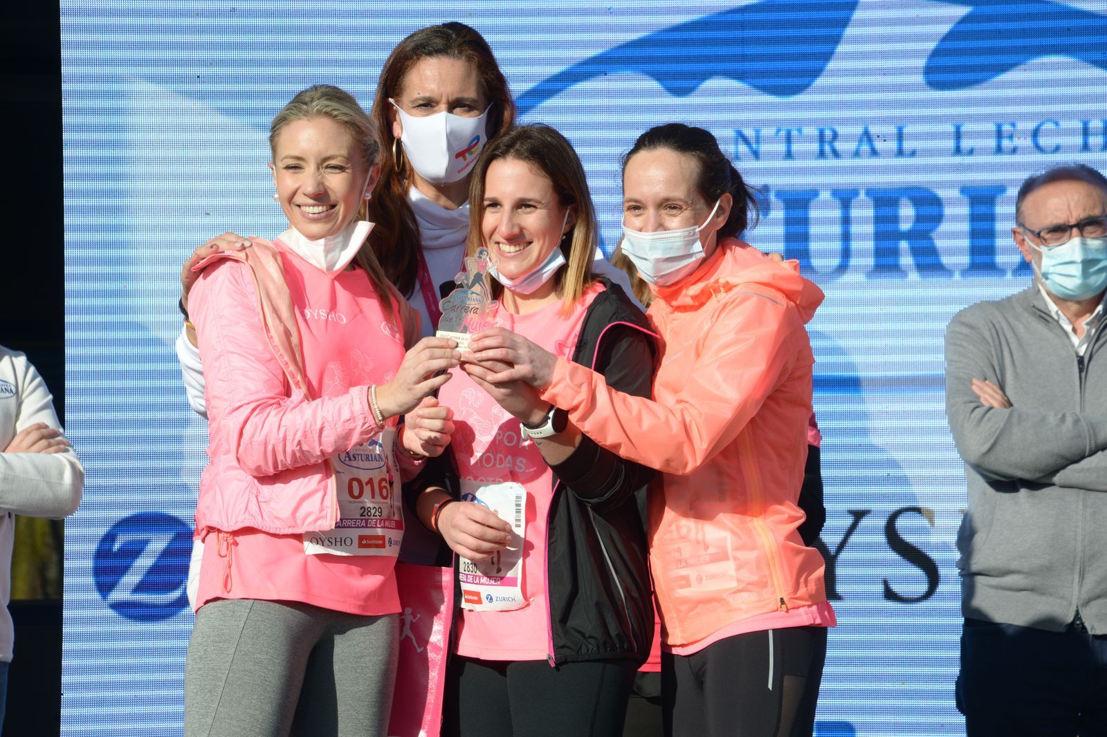 Las mejores fotos de la Carrera de la Mujer Central Lechera Asturiana Gijón 2021 (CEREMONIAS DE PREMIACIÓN / GALERÍA 4)