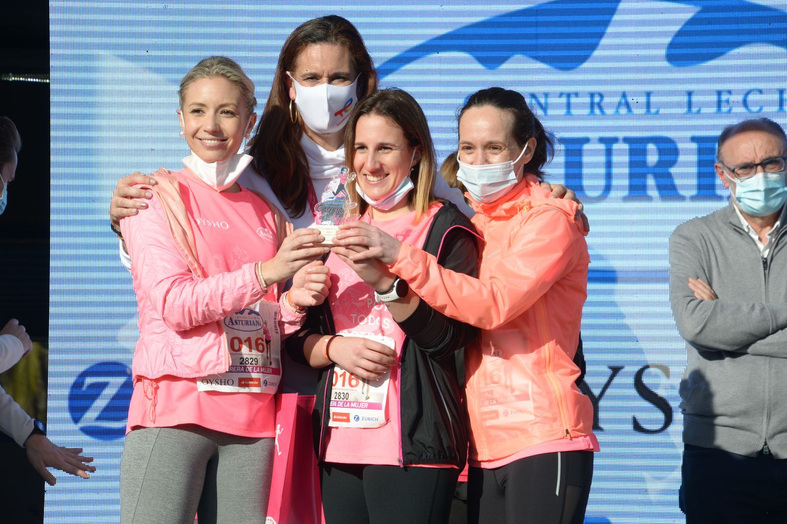 Las mejores fotos de la Carrera de la Mujer Central Lechera Asturiana Gijón 2021 (CEREMONIAS DE PREMIACIÓN / GALERÍA 4)