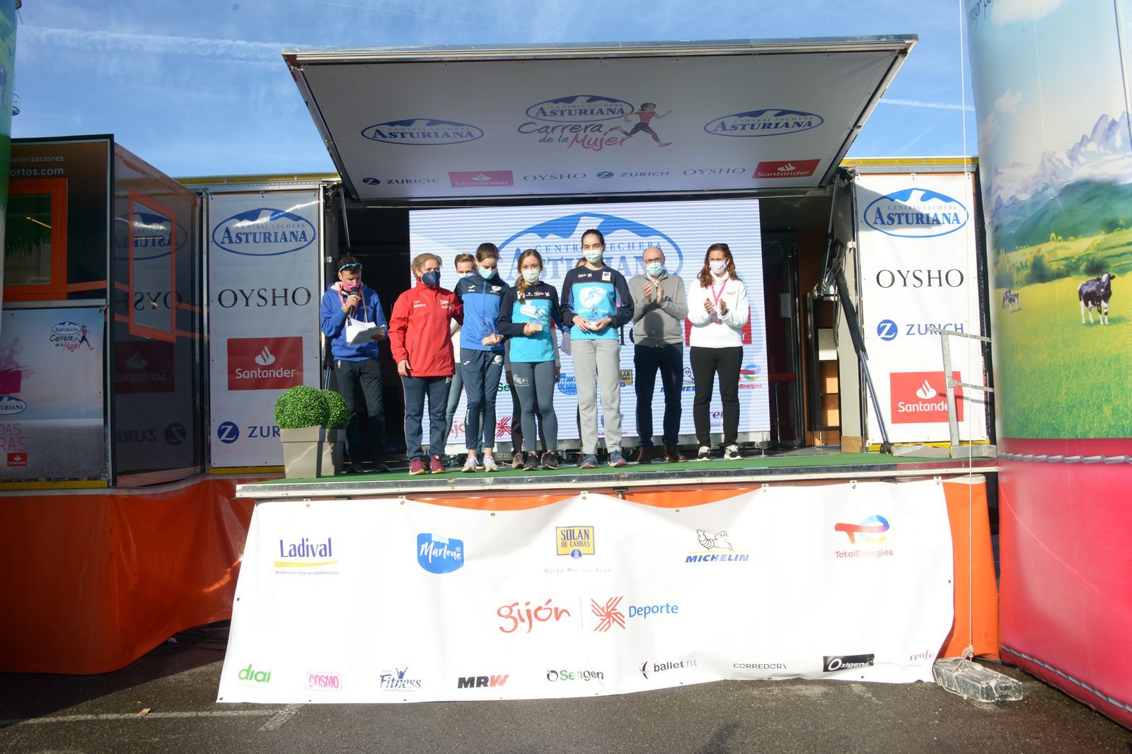 Las mejores fotos de la Carrera de la Mujer Central Lechera Asturiana Gijón 2021 (CEREMONIAS DE PREMIACIÓN / GALERÍA 4)