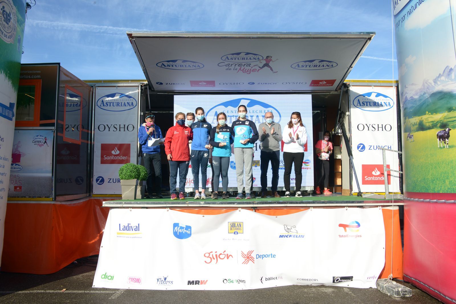 Las mejores fotos de la Carrera de la Mujer Central Lechera Asturiana Gijón 2021 (CEREMONIAS DE PREMIACIÓN / GALERÍA 4)
