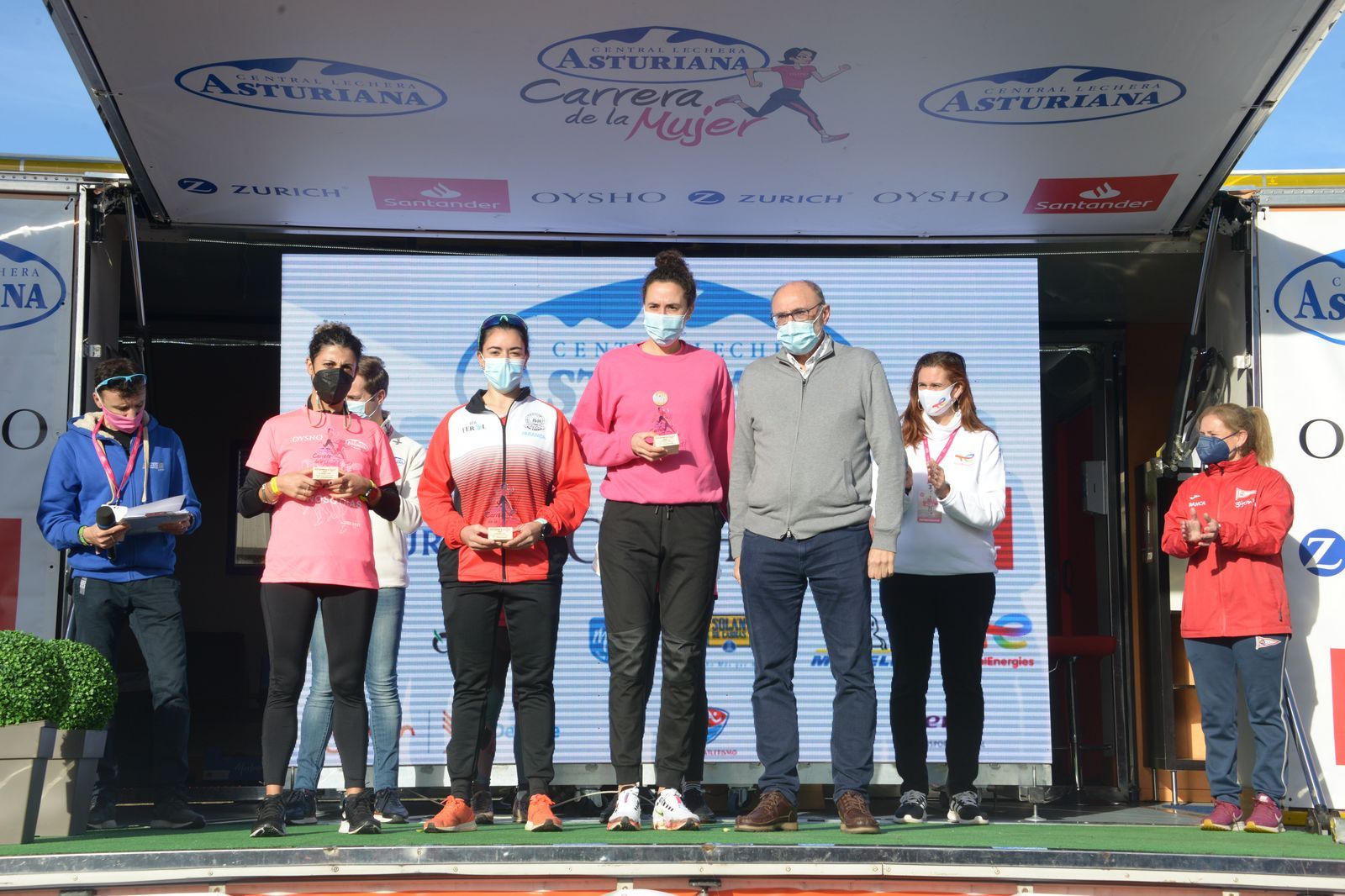 Las mejores fotos de la Carrera de la Mujer Central Lechera Asturiana Gijón 2021 (CEREMONIAS DE PREMIACIÓN / GALERÍA 4)