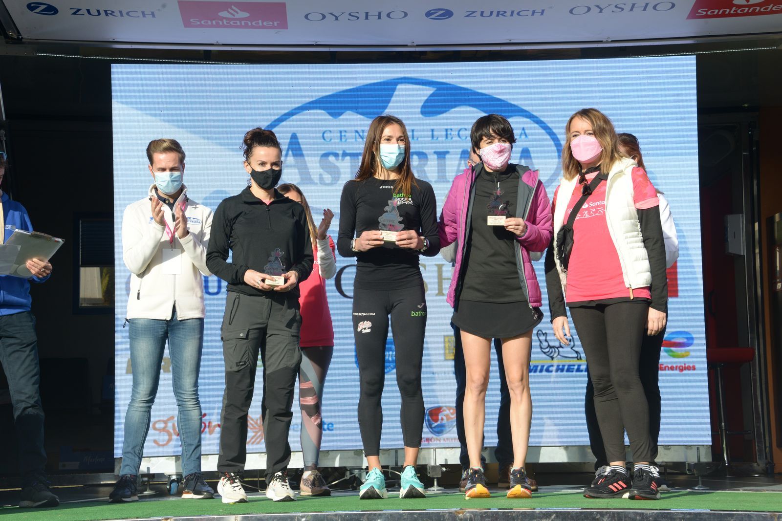 Las mejores fotos de la Carrera de la Mujer Central Lechera Asturiana Gijón 2021 (CEREMONIAS DE PREMIACIÓN / GALERÍA 4)