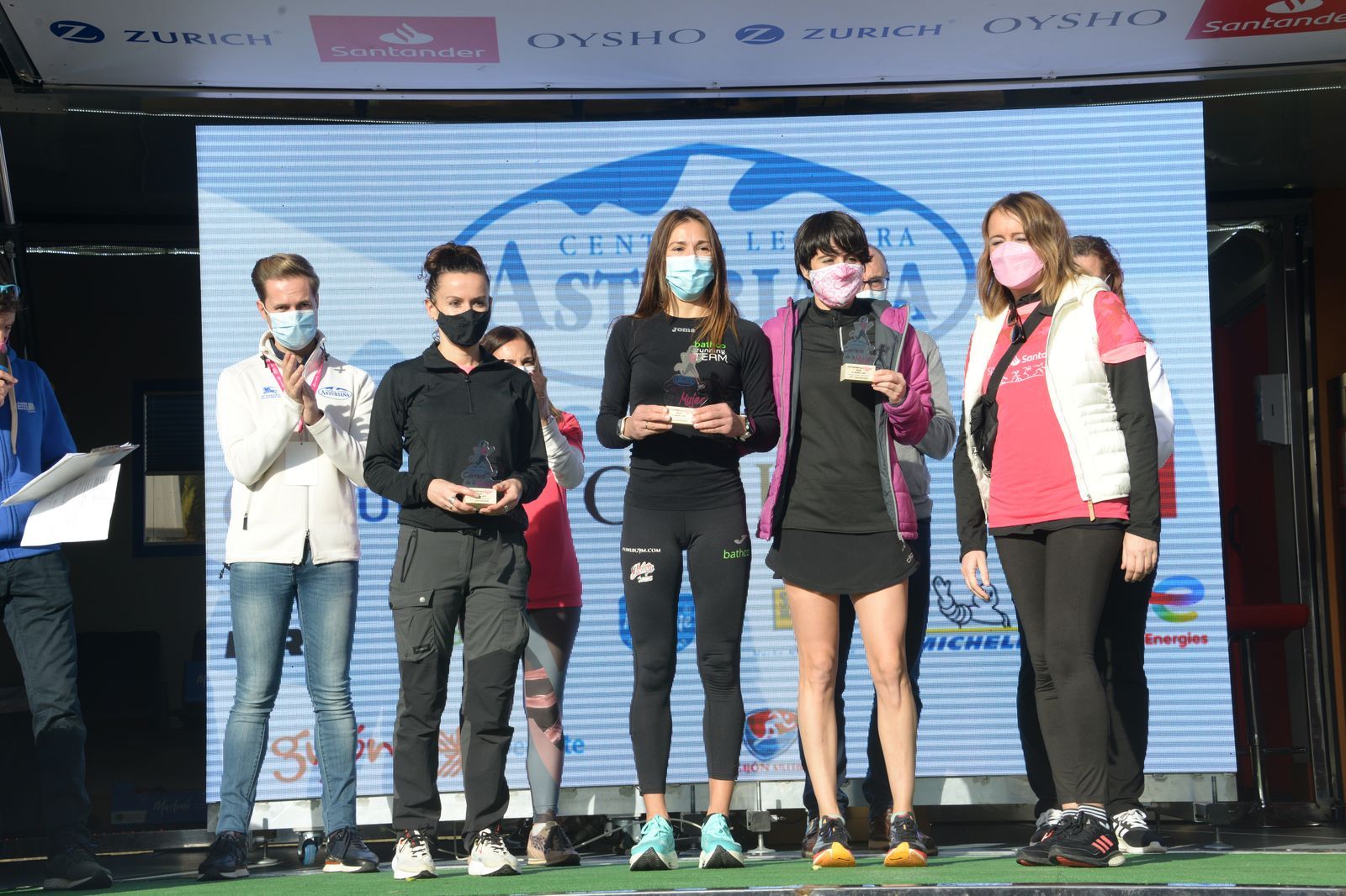 Las mejores fotos de la Carrera de la Mujer Central Lechera Asturiana Gijón 2021 (CEREMONIAS DE PREMIACIÓN / GALERÍA 4)