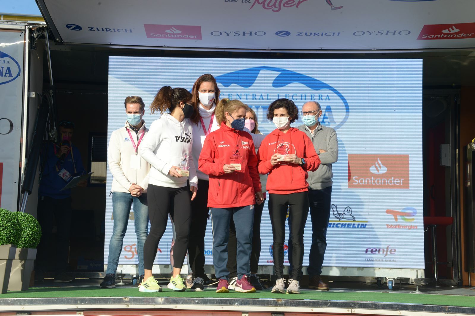 Las mejores fotos de la Carrera de la Mujer Central Lechera Asturiana Gijón 2021 (CEREMONIAS DE PREMIACIÓN / GALERÍA 4)
