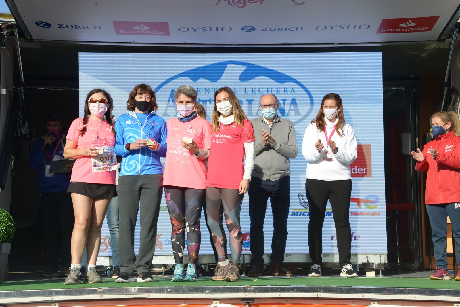Las mejores fotos de la Carrera de la Mujer Central Lechera Asturiana Gijón 2021 (CEREMONIAS DE PREMIACIÓN / GALERÍA 4)