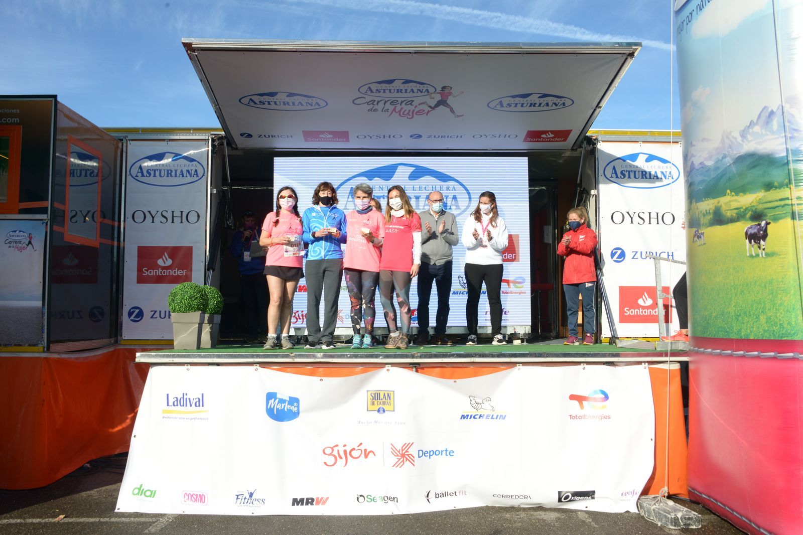 Las mejores fotos de la Carrera de la Mujer Central Lechera Asturiana Gijón 2021 (CEREMONIAS DE PREMIACIÓN / GALERÍA 4)