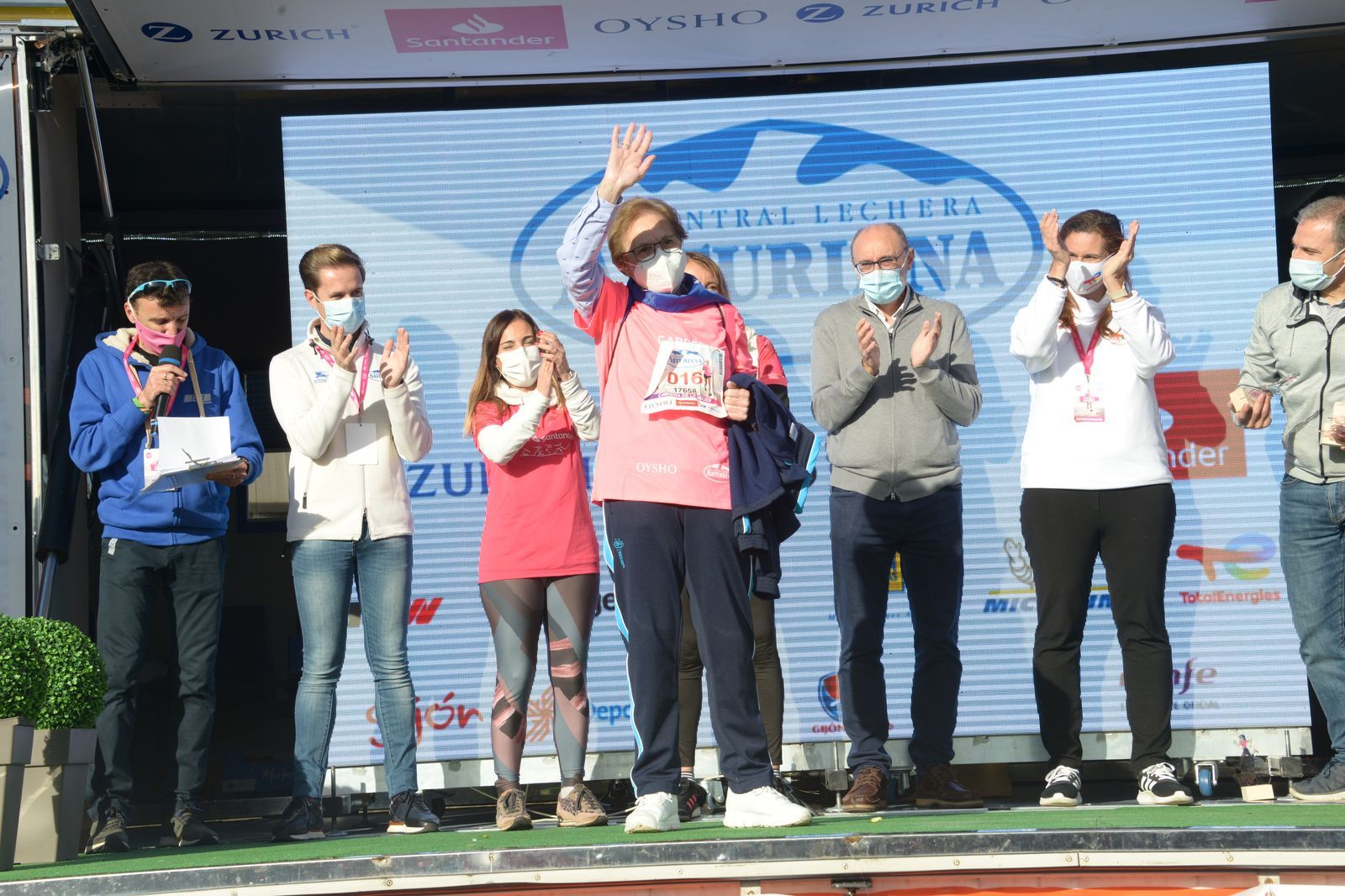 Las mejores fotos de la Carrera de la Mujer Central Lechera Asturiana Gijón 2021 (CEREMONIAS DE PREMIACIÓN / GALERÍA 4)