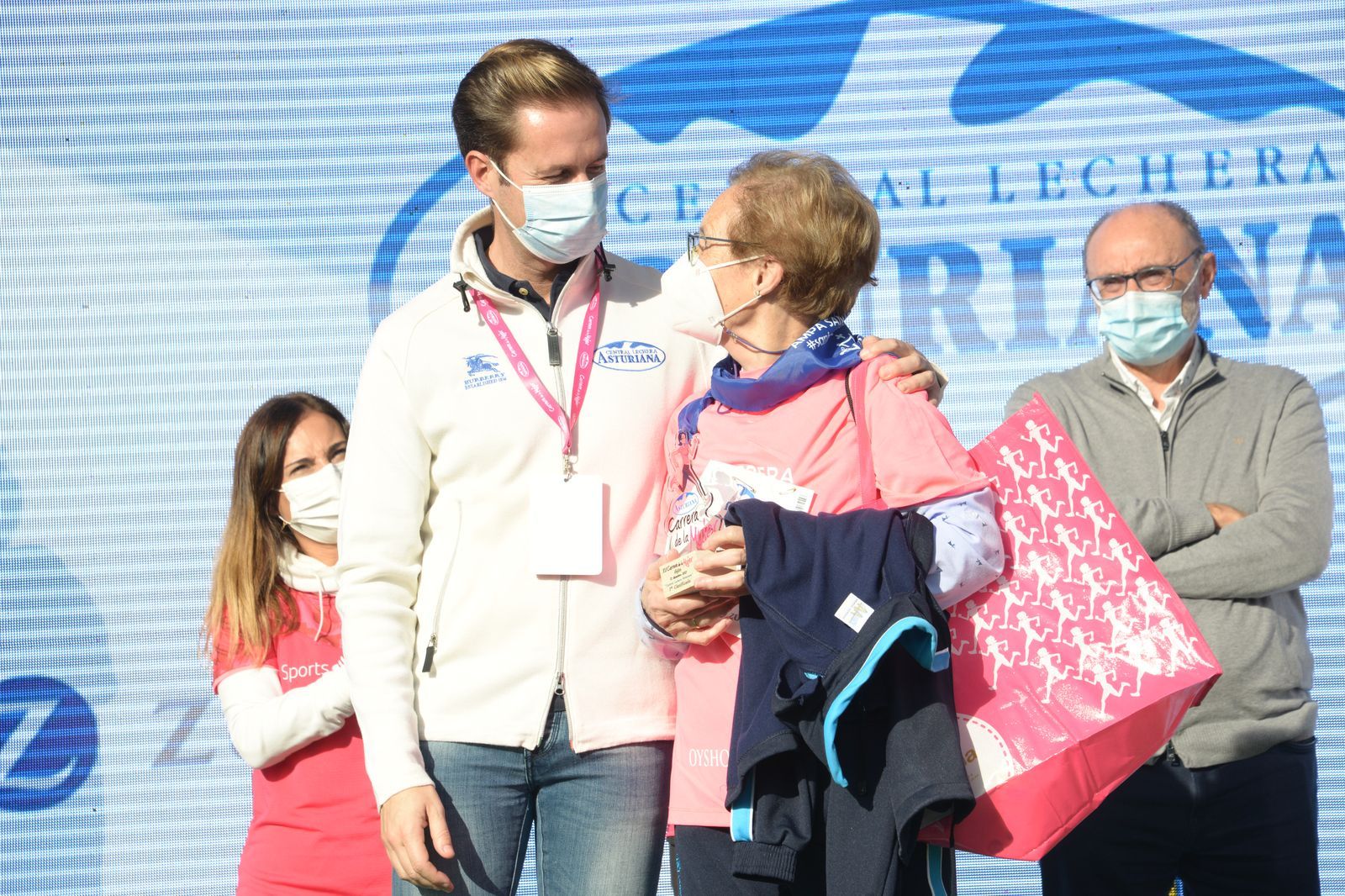 Las mejores fotos de la Carrera de la Mujer Central Lechera Asturiana Gijón 2021 (CEREMONIAS DE PREMIACIÓN / GALERÍA 4)