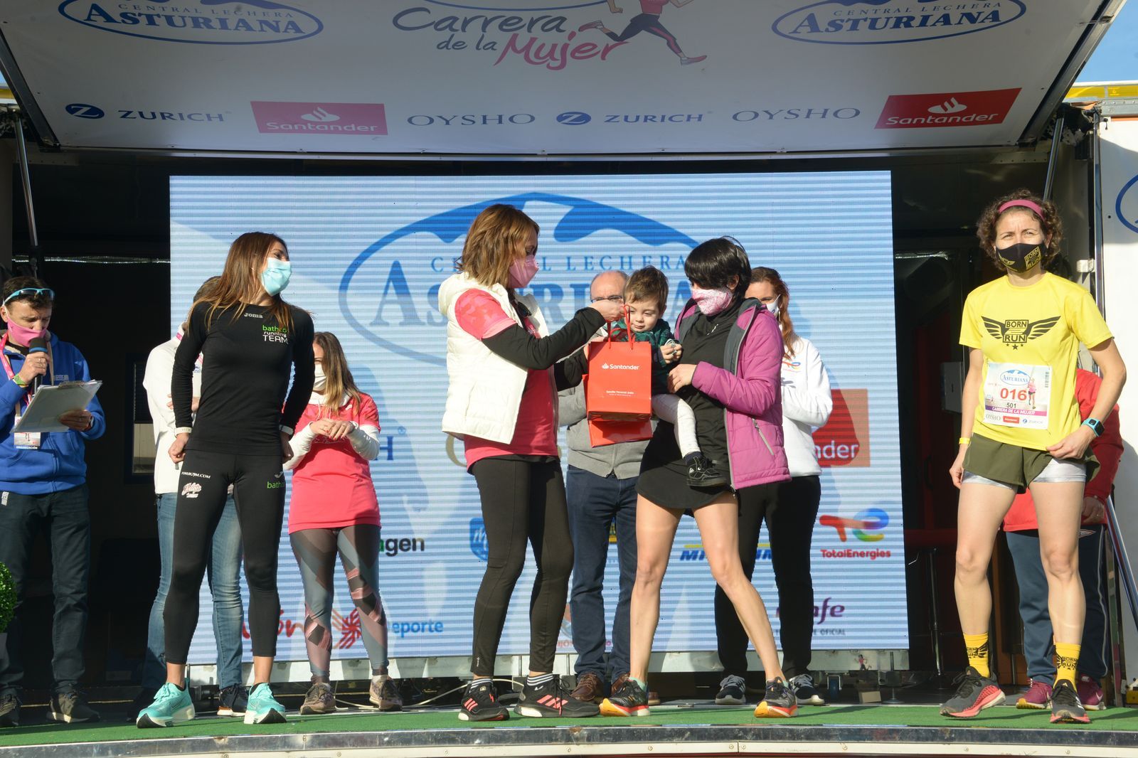 Las mejores fotos de la Carrera de la Mujer Central Lechera Asturiana Gijón 2021 (CEREMONIAS DE PREMIACIÓN / GALERÍA 4)