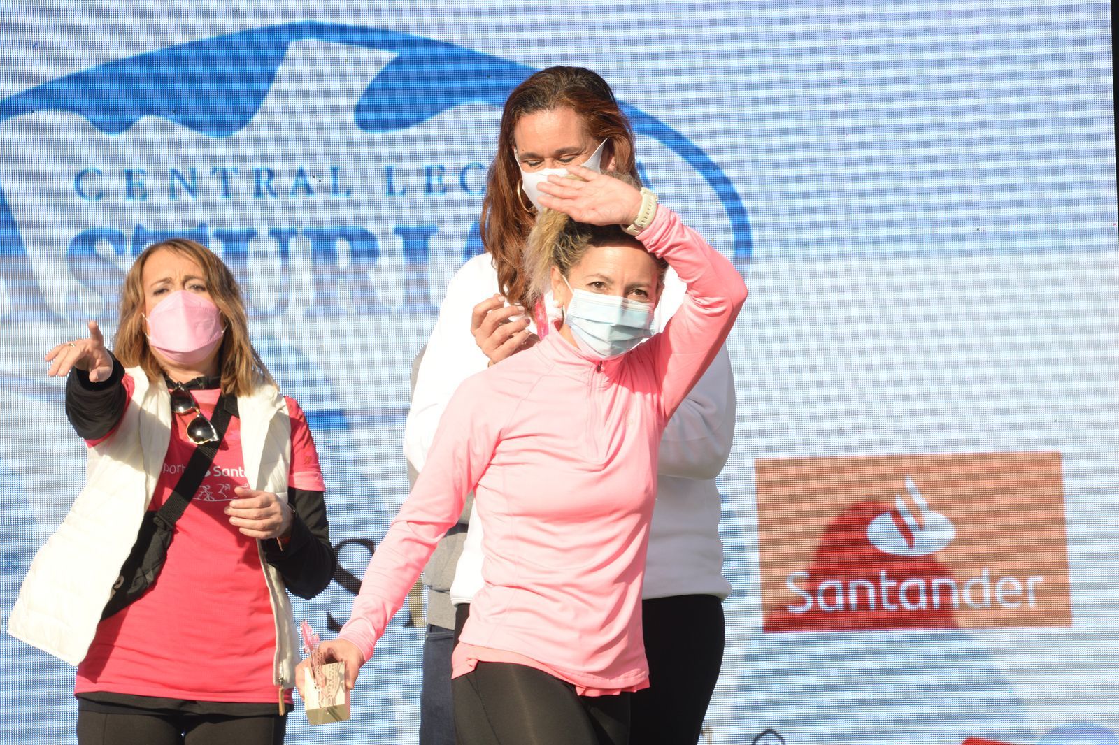 Las mejores fotos de la Carrera de la Mujer Central Lechera Asturiana Gijón 2021 (CEREMONIAS DE PREMIACIÓN / GALERÍA 4)