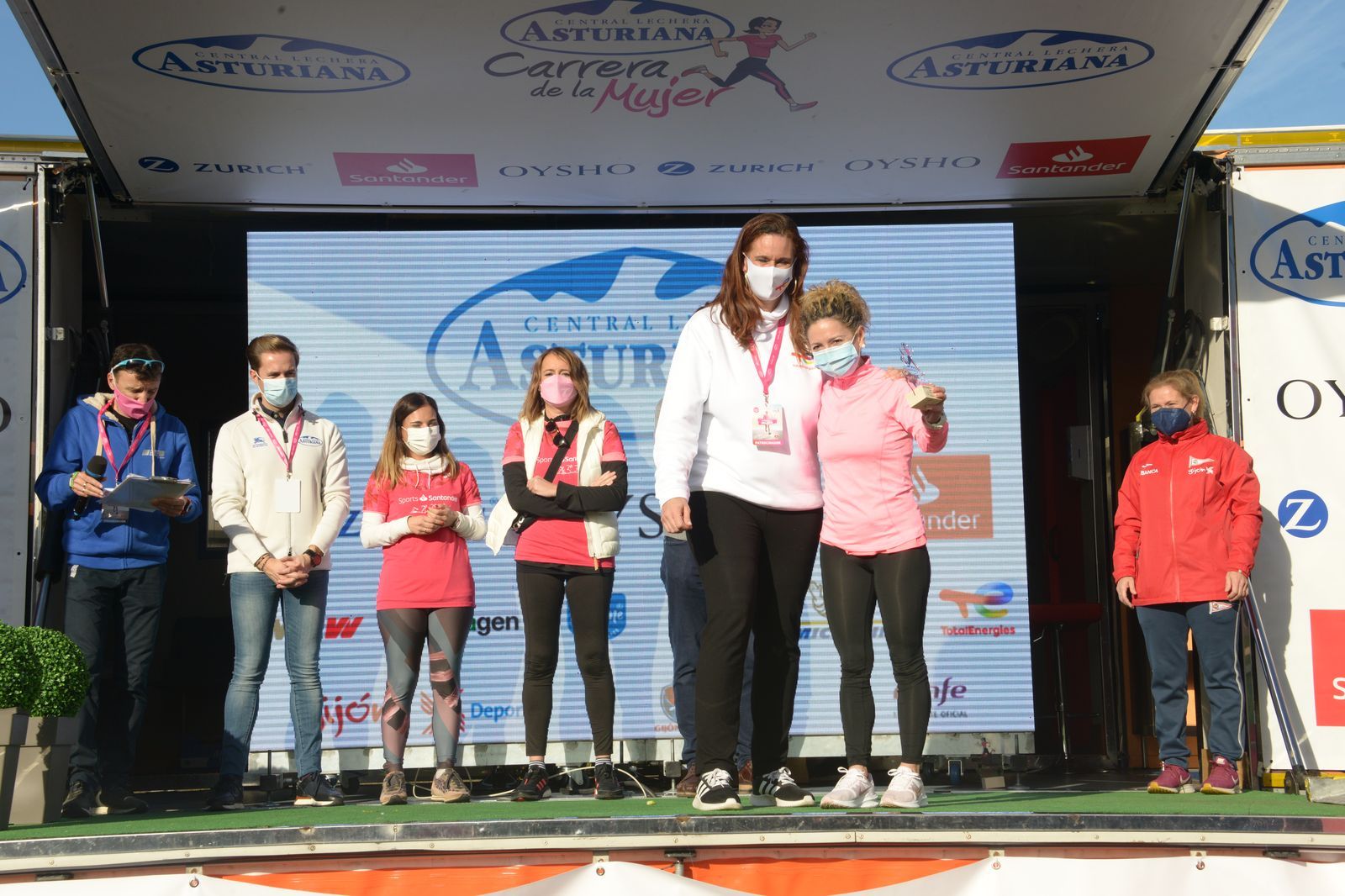 Las mejores fotos de la Carrera de la Mujer Central Lechera Asturiana Gijón 2021 (CEREMONIAS DE PREMIACIÓN / GALERÍA 4)