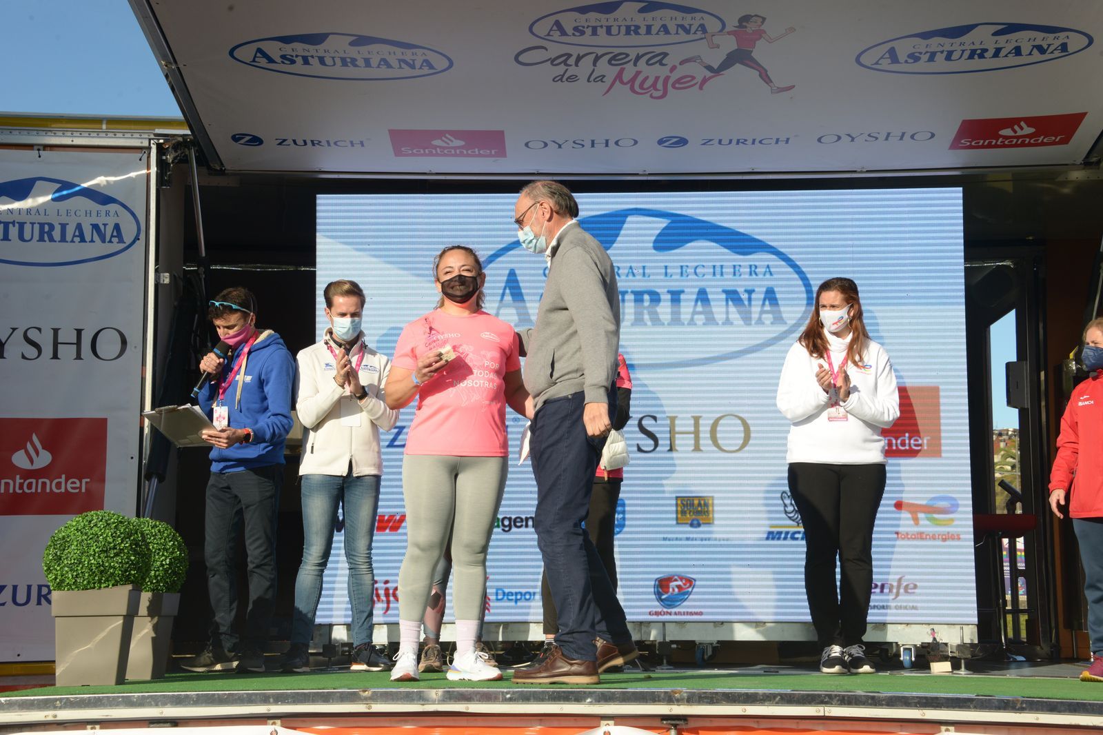 Las mejores fotos de la Carrera de la Mujer Central Lechera Asturiana Gijón 2021 (CEREMONIAS DE PREMIACIÓN / GALERÍA 4)