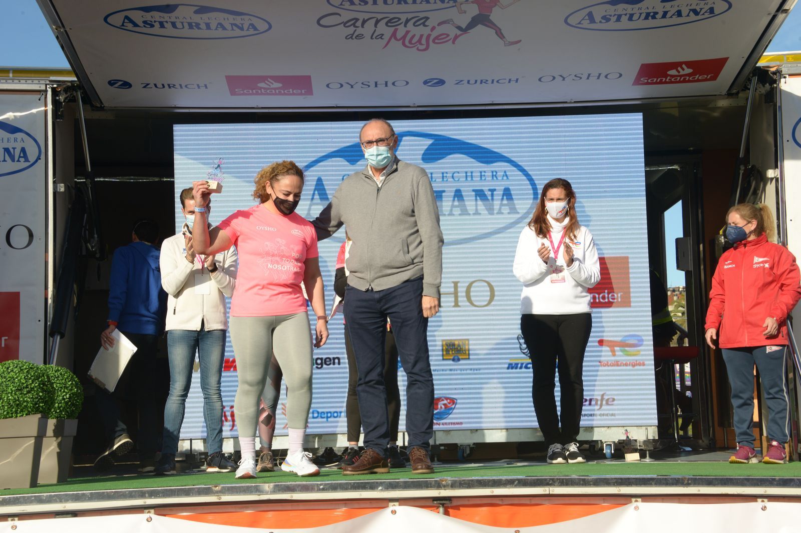 Las mejores fotos de la Carrera de la Mujer Central Lechera Asturiana Gijón 2021 (CEREMONIAS DE PREMIACIÓN / GALERÍA 4)