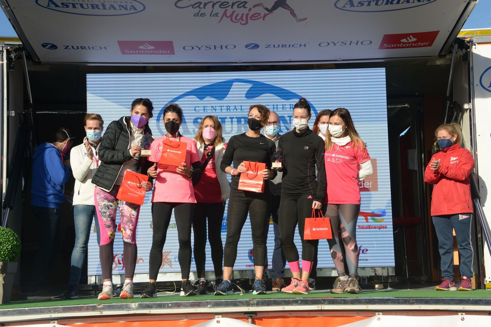 Las mejores fotos de la Carrera de la Mujer Central Lechera Asturiana Gijón 2021 (CEREMONIAS DE PREMIACIÓN / GALERÍA 4)