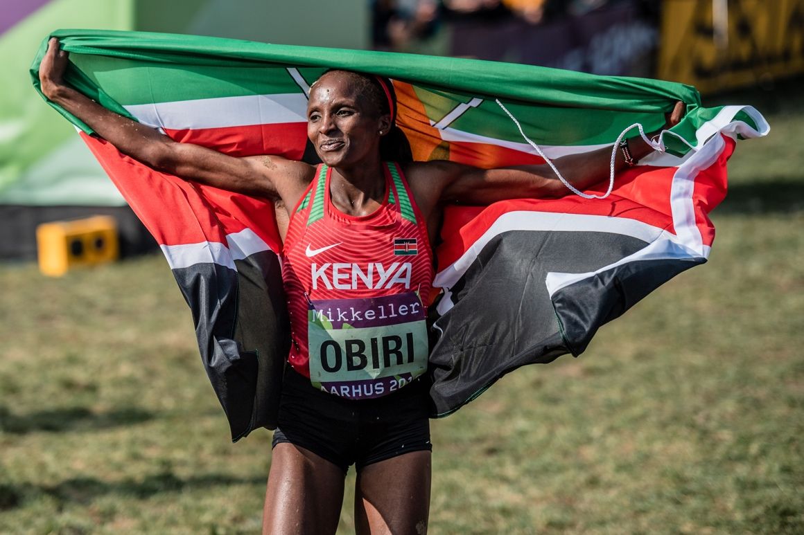 Hellen Obiri, en la imagen tras ganar el Mundial de Cross de 2019, es la única mujer en la historia en lograr títulos mundiales en campo a través, aire libre y pista cubierta. SPORTMEDIA.