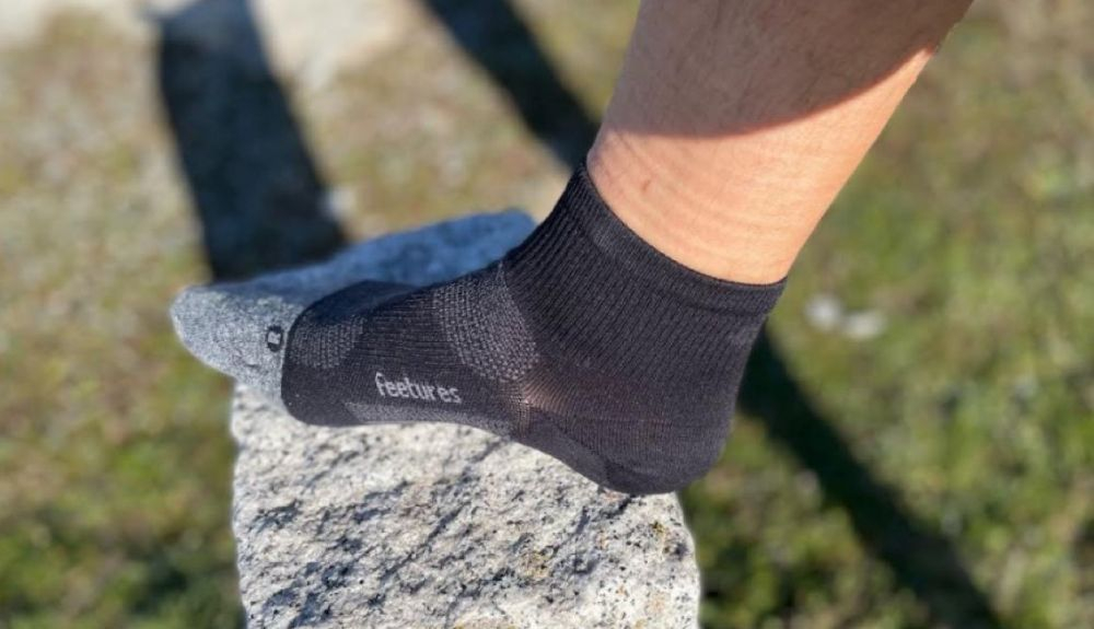 Una imiagen de los calcetines FEETURES Elite Ultra Light Quarter. Una imiagen de los calcetines FEETURES Elite Ultra Light Quarter.