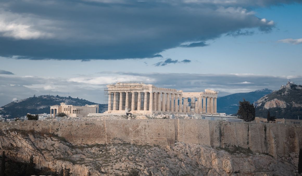 Una imagen de la Acrópolis de Atenas que podrás visitar durante tu viaje al maratón de la ciudad.