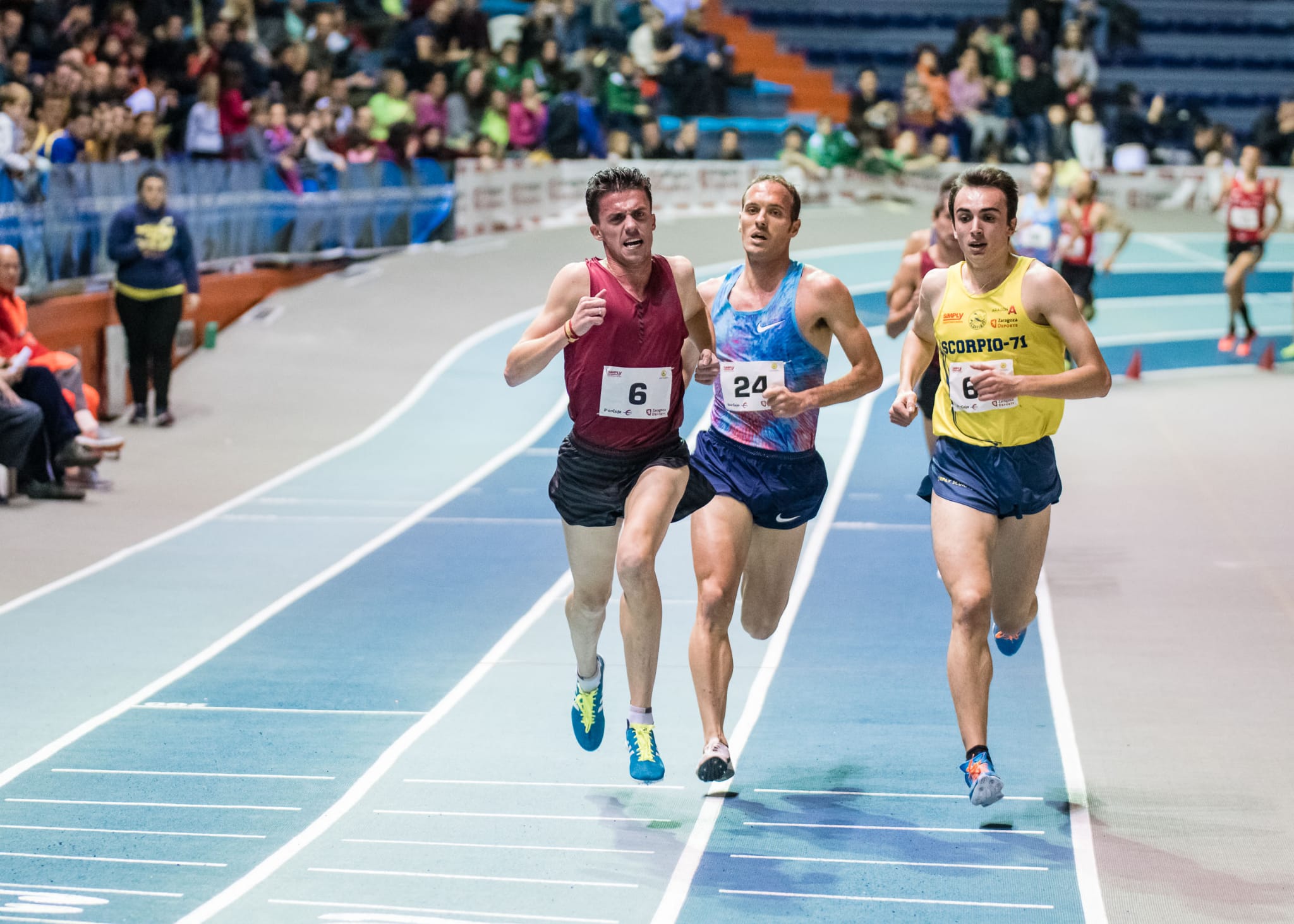Carlos Mayo, Toni Abadía y Eduardo Menacho en 'El Huevo', la mítica pista cubierta de Zaragoza. SPORTMEDIA.