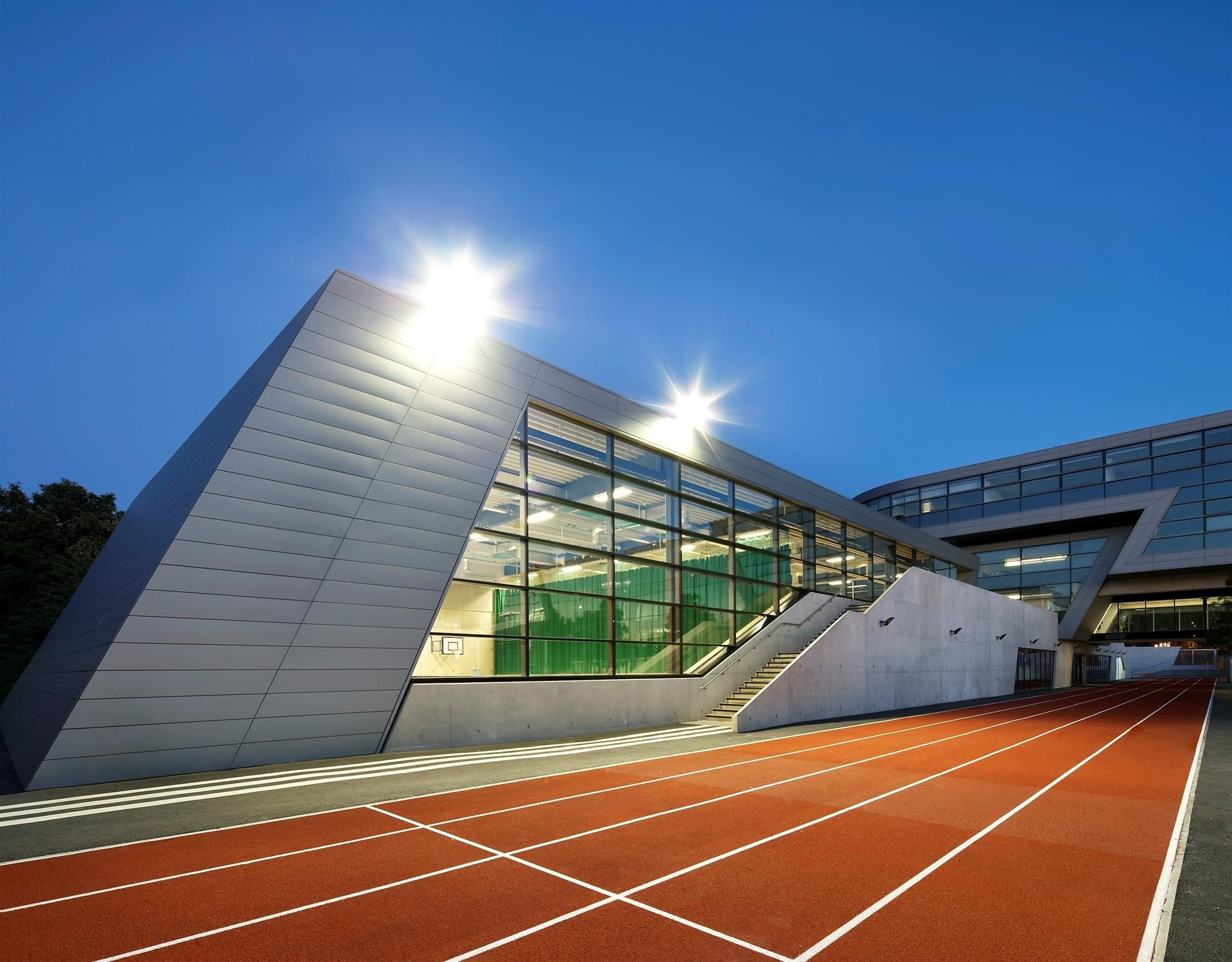 Pista de atletismo urbana de Brixton diseñada por la arquitecta iraquí. Pista de atletismo urbana de Brixton diseñada por la arquitecta iraquí.