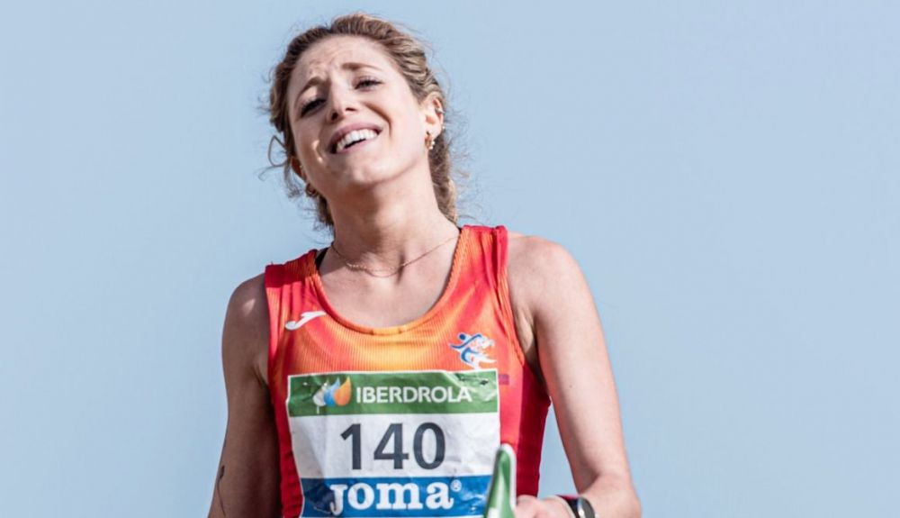 Carla Gallardo en la meta del Campeonato de España de Cross en Jaén. SPORTMEDIA.