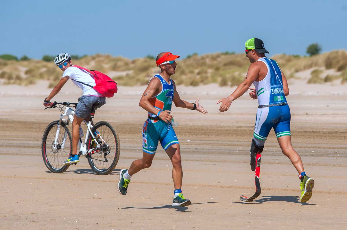 Un triatlón diferente en un entorno fantástico, en el que la bici va antes que la natación, el Desafio Doñana. (Foto: Juanjo Úbeda)