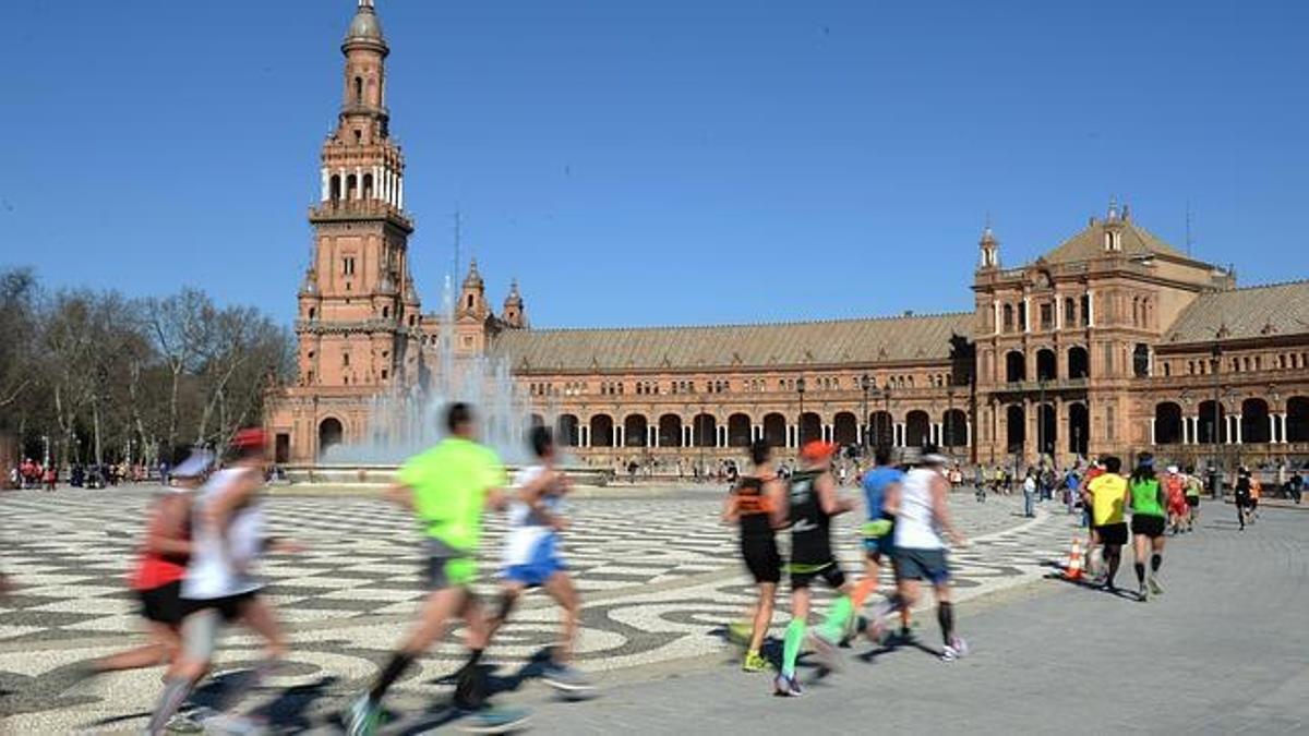 Un lujo para los participantes en el nuevo 5 km de Sevilla  correr por la espectacular Plaza de España.