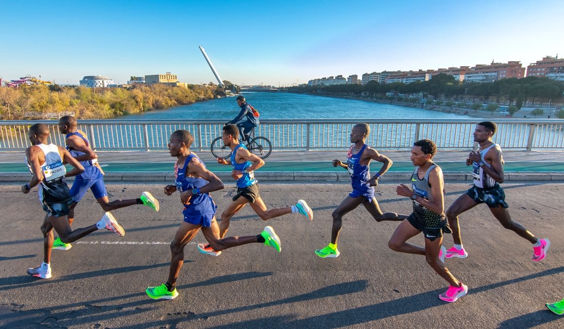 Una imagen del Zurich Maratón de Sevilla, que cambia ligeramente su recorrido. JUANJO ÚBEDA.