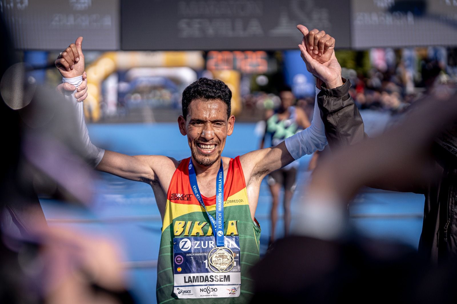 Ayad Lamdassem batió el récord de España de maratón en el Zurich Maratón de Sevilla 2022 el pasado 20 de febrero y ahora regresa a una disciplina que también domina con solvencia. | VSM PHOTOEVENTS.